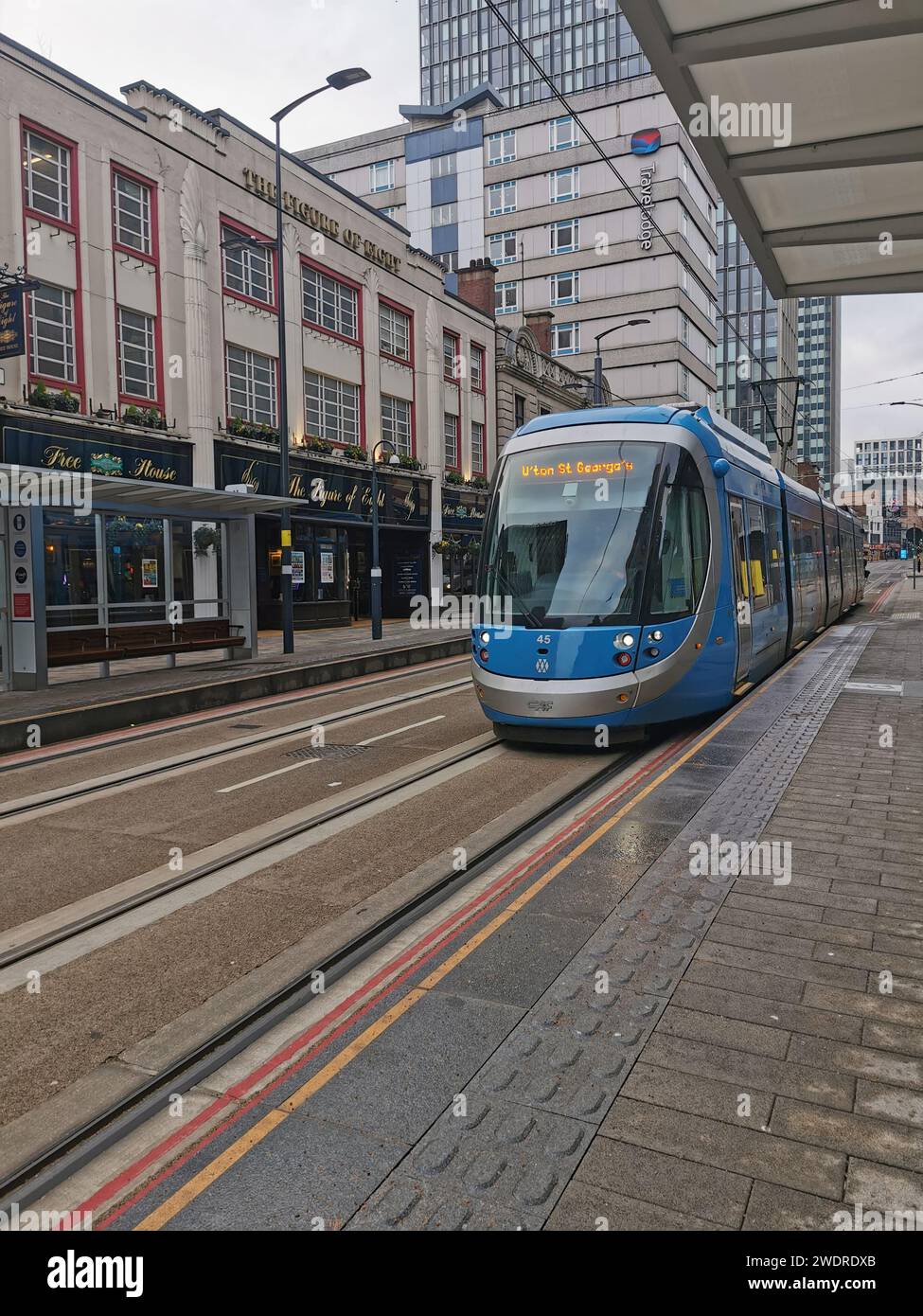 Una vista panoramica del tram West Midlands Metro a Birmingham, Regno Unito Foto Stock