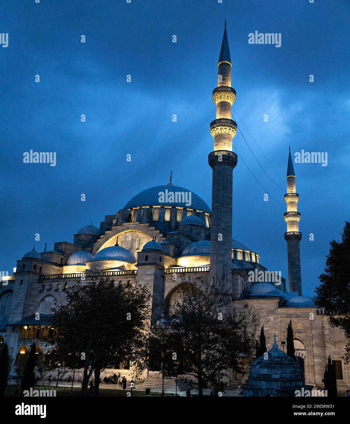 Ora Blu presso la moschea Süleymaniye Camii di Istanbul Foto Stock