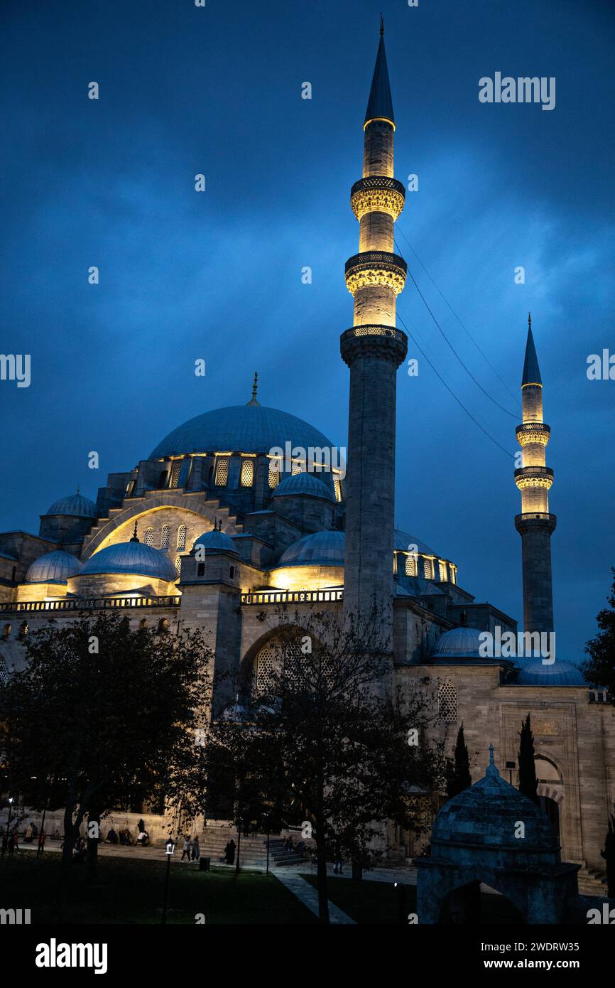 Ora Blu presso la moschea Süleymaniye Camii di Istanbul Foto Stock