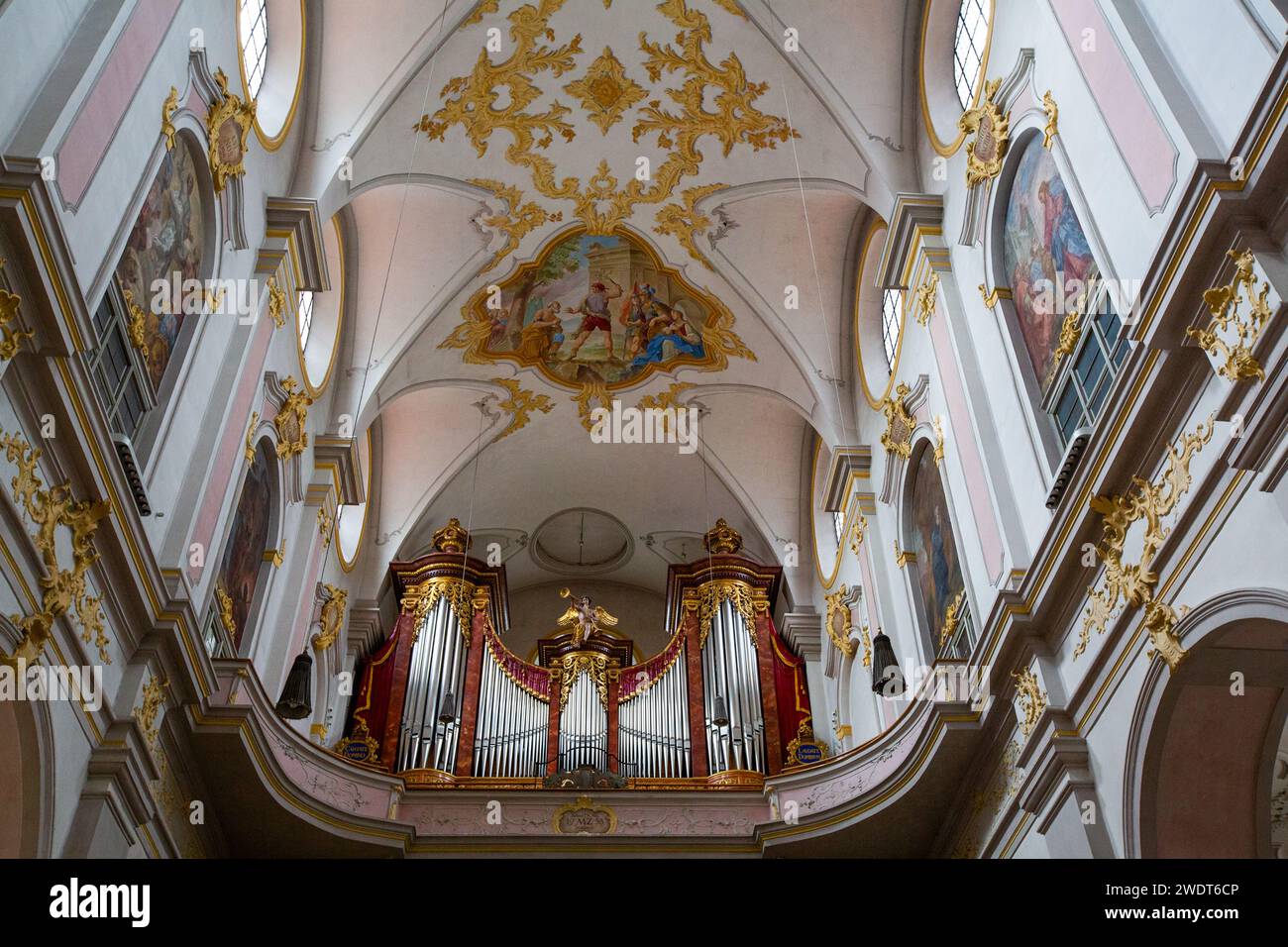 Organo a pipa, affreschi sul soffitto, Chiesa di S.. Peter, città vecchia, Monaco, Baviera, Germania, Europa Foto Stock