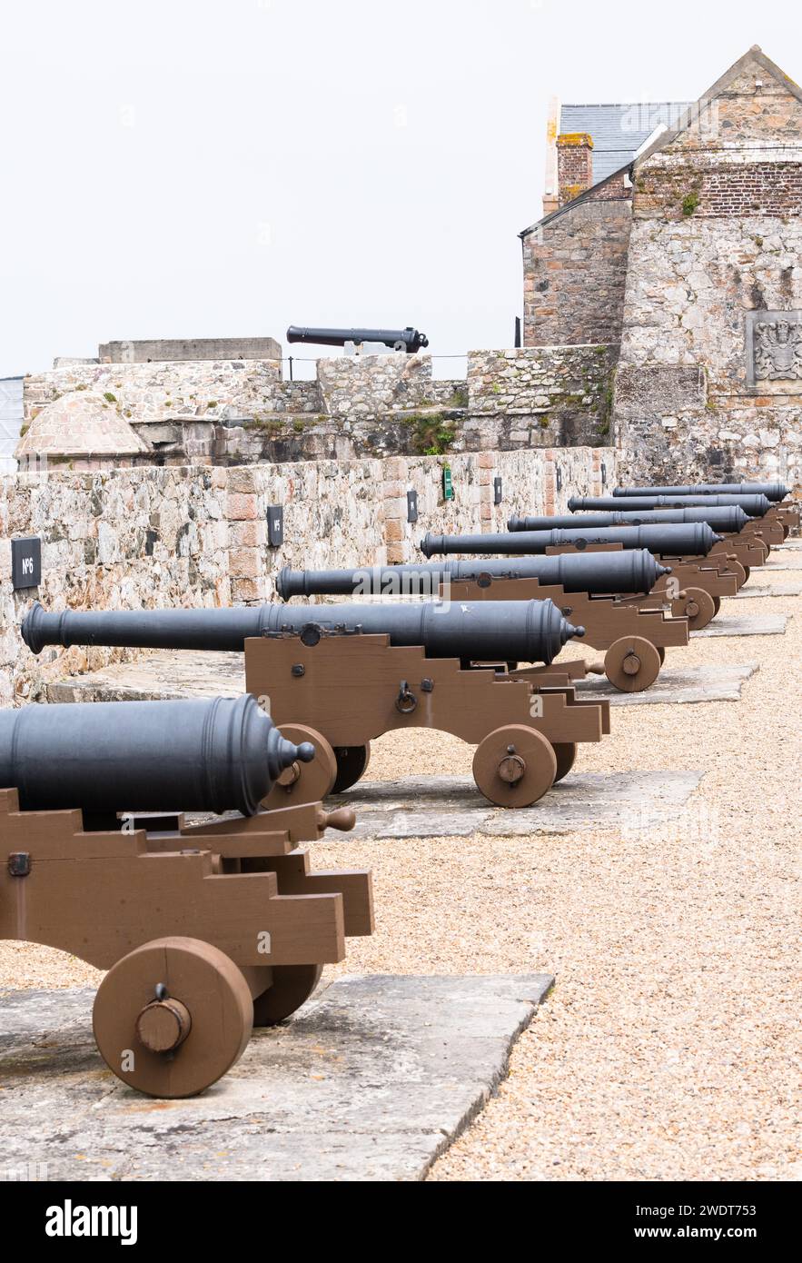 Cannoni a Castle Cornet, St. Peter Port, Guernsey, Isole del Canale, Europa Foto Stock
