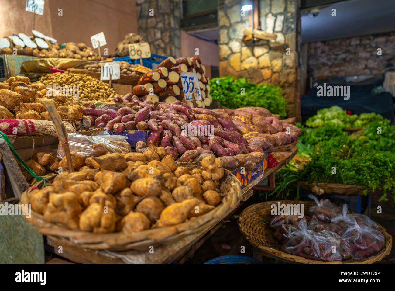 Vista dei prodotti vegetali sul mercato centrale di Port Louis, Port Louis, Mauritius, Oceano Indiano, Africa Foto Stock