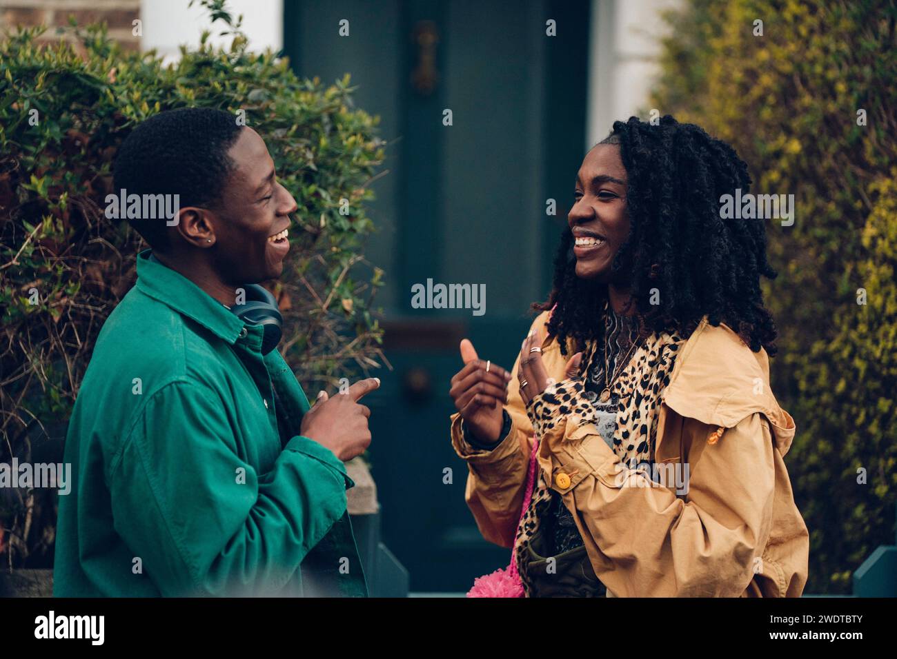 Rye Lane (2023), diretto da Raine Allen-Miller e interpretato da David Jonsson e Vivian Oparah nei panni di due giovani in difficoltà a causa delle cattive rotture che si connettono in una giornata ricca di eventi nel sud di Londra. Fotografia pubblicitaria ***SOLO USO EDITORIALE***. Credito: BFA / Chris Harris / Searchlight Pictures Foto Stock Rye Lane (2023), diretto da Raine Allen-Miller e interpretato da David Jonsson e Vivian Oparah nei panni di due giovani in difficoltà a causa delle cattive rotture che si connettono in una giornata ricca di eventi nel sud di Londra. Fotografia pubblicitaria ***SOLO USO EDITORIALE***. Credito: BFA / Chris Harris / Searchlight Pictures Foto Stock