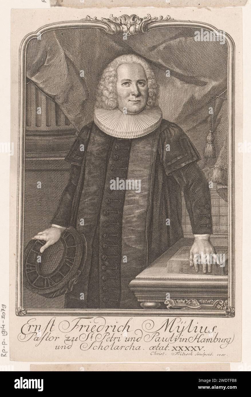 Ritratto di Ernst Friedrich Mylius all'età di 45 anni, Christian Fritzsch, 1755 stampe di persone storiche. scaffali. libro. head-gear: cappello Foto Stock