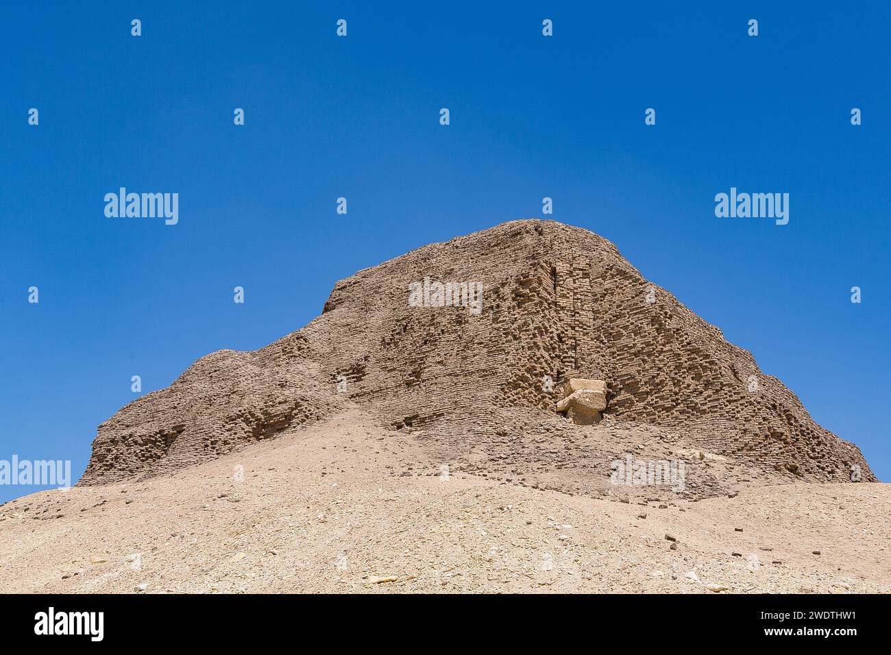 Egitto, regione di Fayum, El Lahun, piramide di Sesostris II, mattoni rinforzati da una struttura in pietra dura. Foto Stock