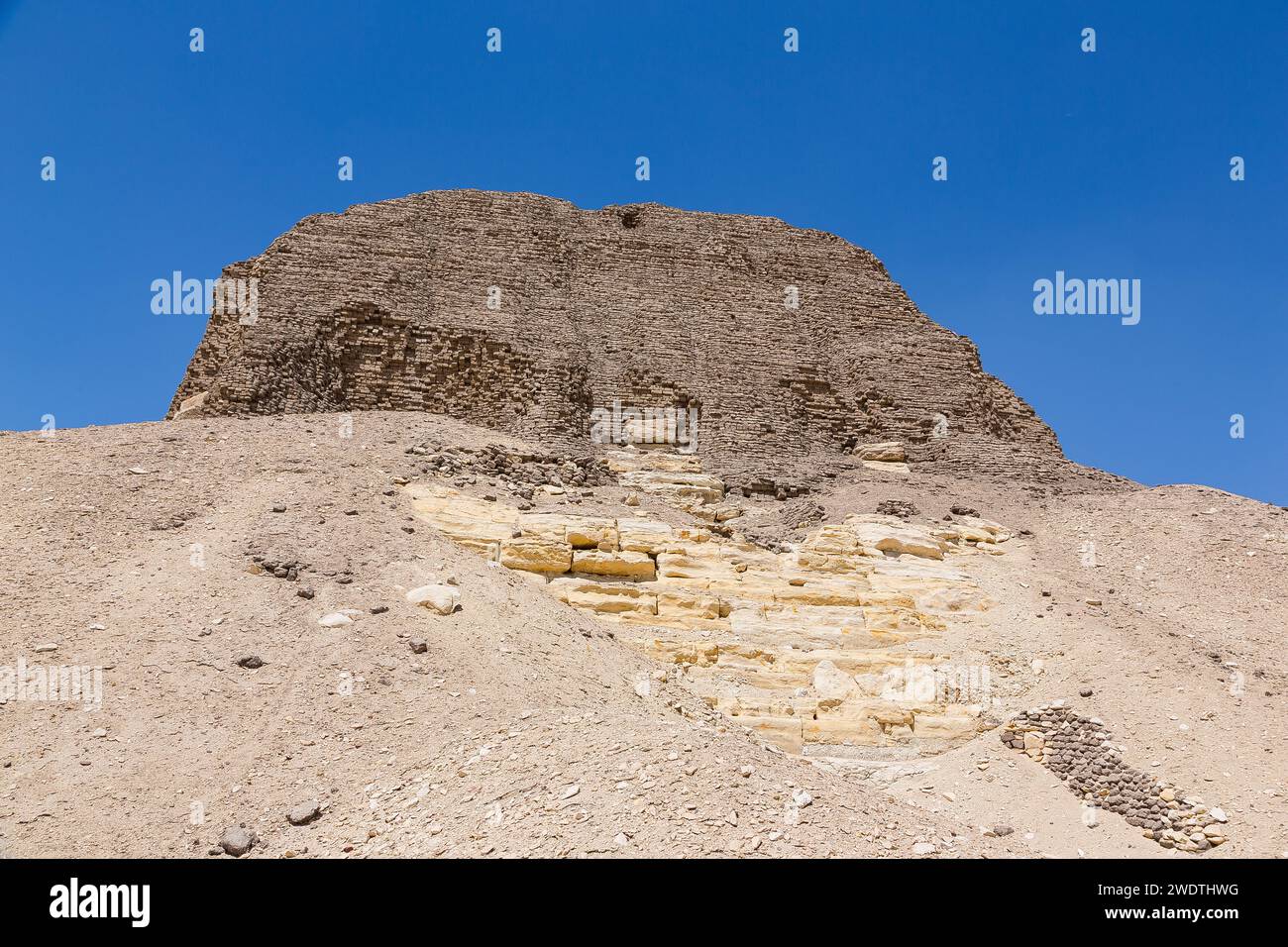 Egitto, regione di Fayum, El Lahun, piramide di Sesostris II, mattoni e resti di involucro calcareo. Foto Stock