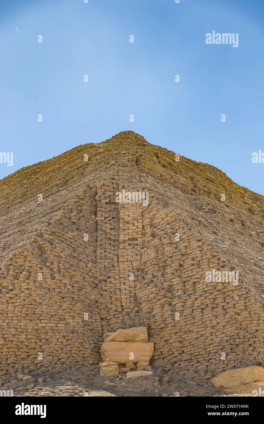 Egitto, regione di Fayum, El Lahun, piramide di Sesostris II, mattoni rinforzati da una struttura in pietra dura. Foto Stock