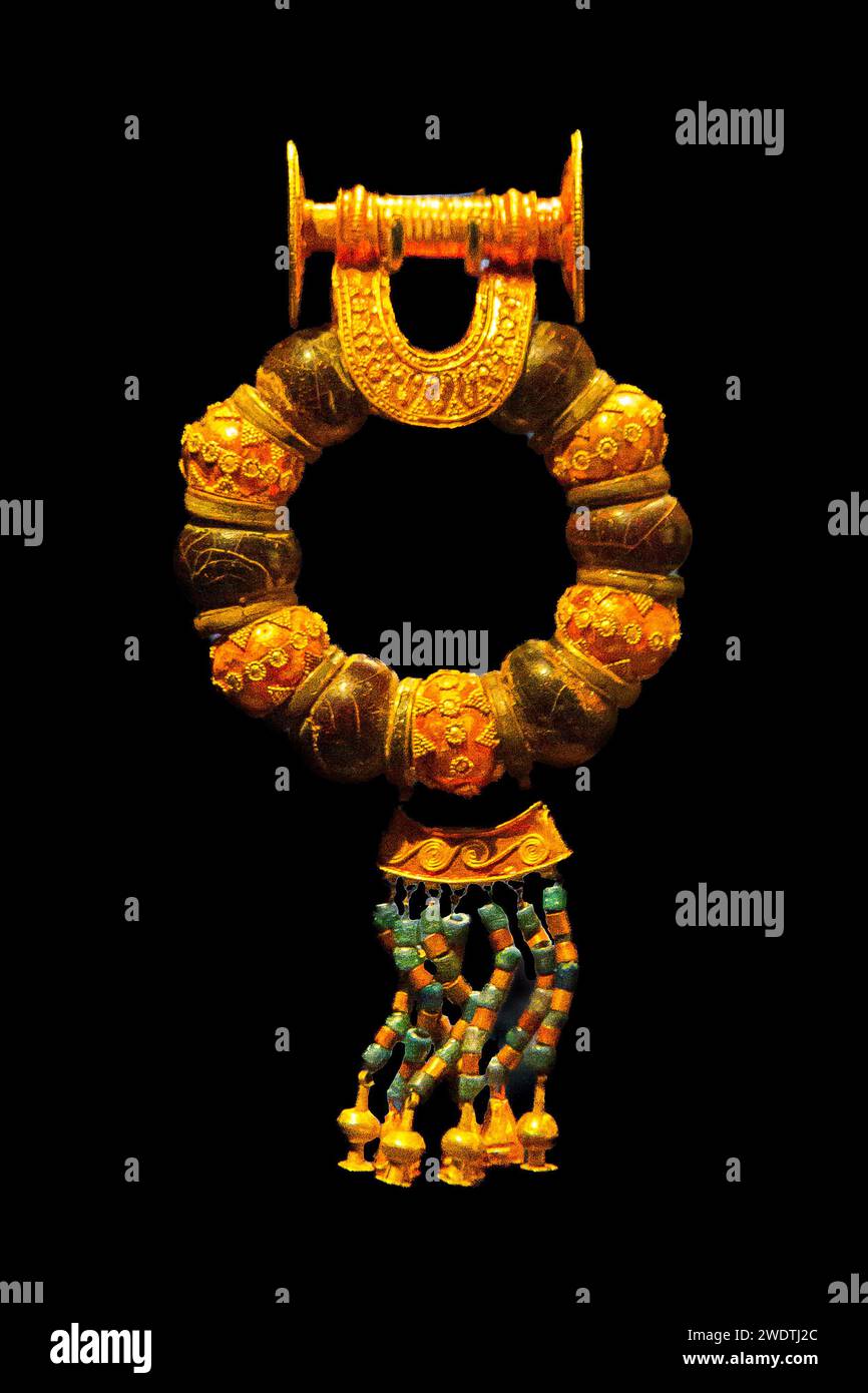 Egitto, Cairo, gioielli Tutankhamon, dalla sua tomba a Luxor: Orecchino, 1 di un paio, con corde di perline. Foto Stock