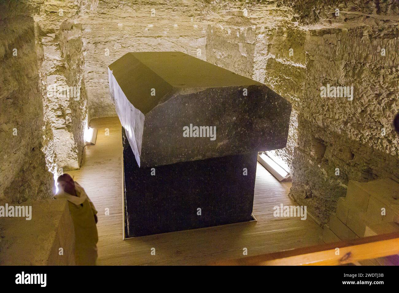 Egitto, Saqqara, necropoli di Serapeum: Un enorme sarcofago di tori Apis. Foto Stock