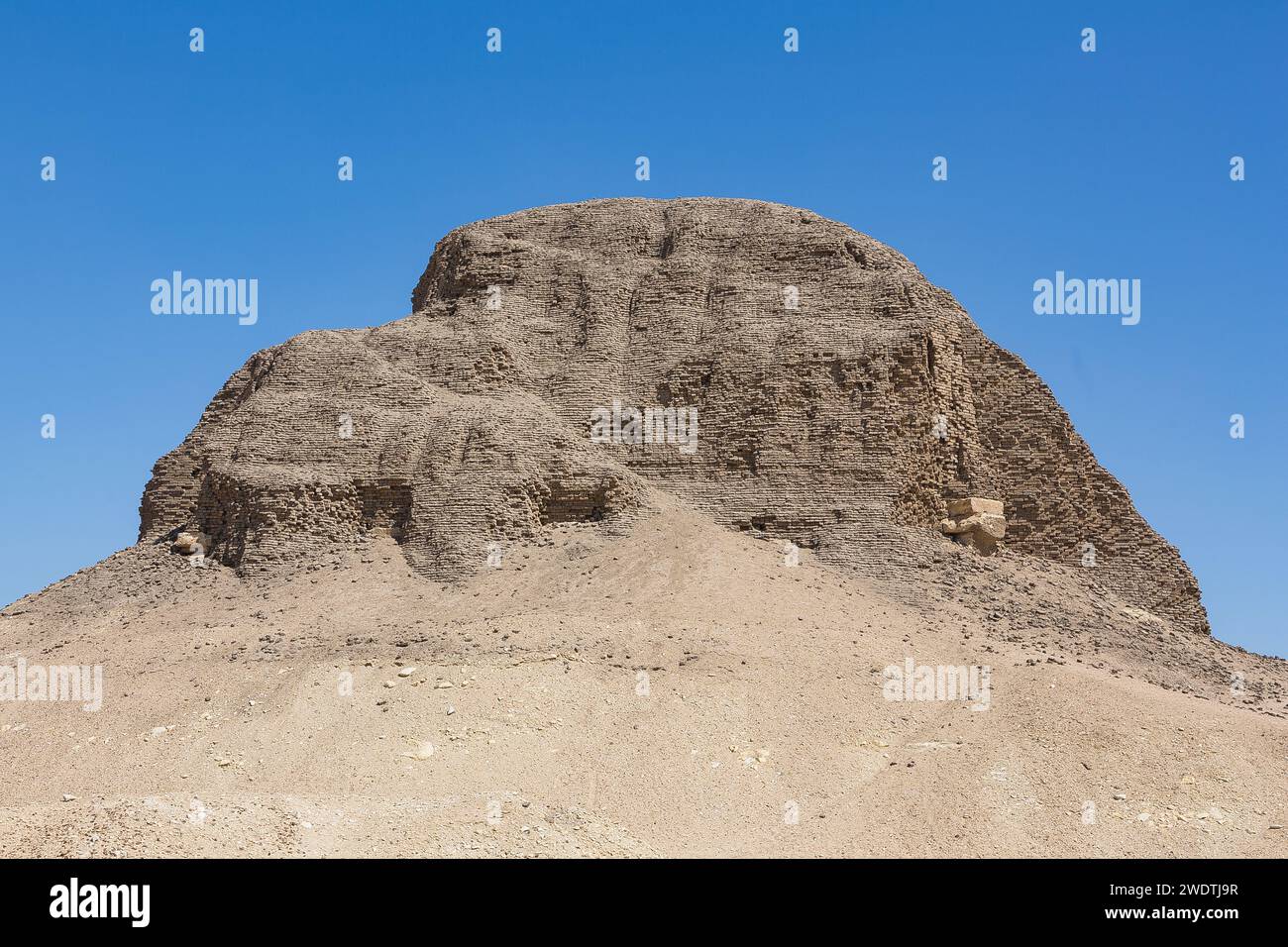 Egitto, regione di Fayum, El Lahun, piramide di Sesostris II, mattoni rinforzati da una struttura in pietra dura. Foto Stock