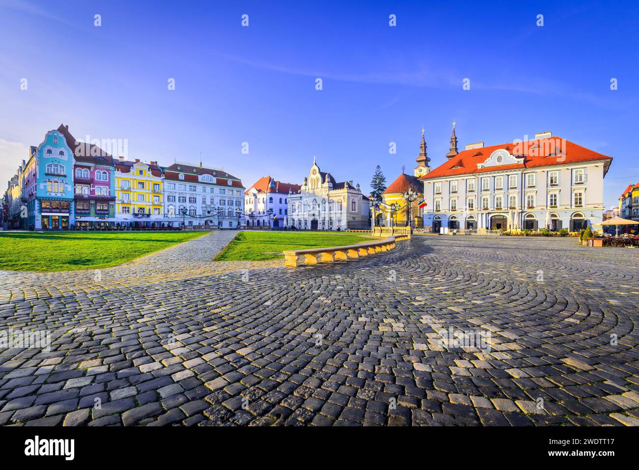Timisoara, Romania. Banat storica regione rumena, Union Square bellissima arte barocca, capitale europea della cultura nel 2023. Foto Stock