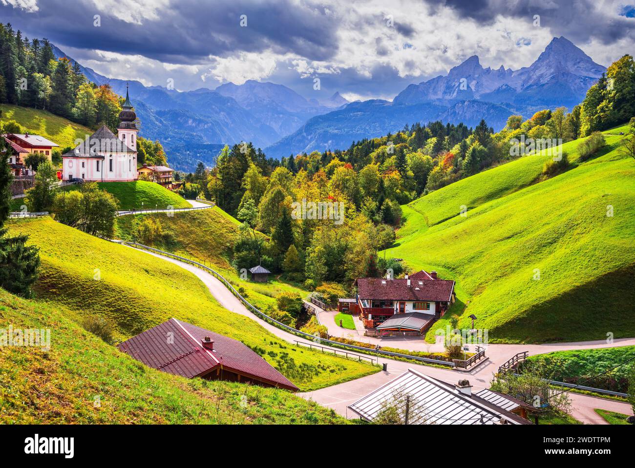 Maria Gern, Germania. Famoso paesaggio delle chiese bavaresi, paesaggi autunnali colorati con il monte Watzmann a Berchtesgaden. Foto Stock
