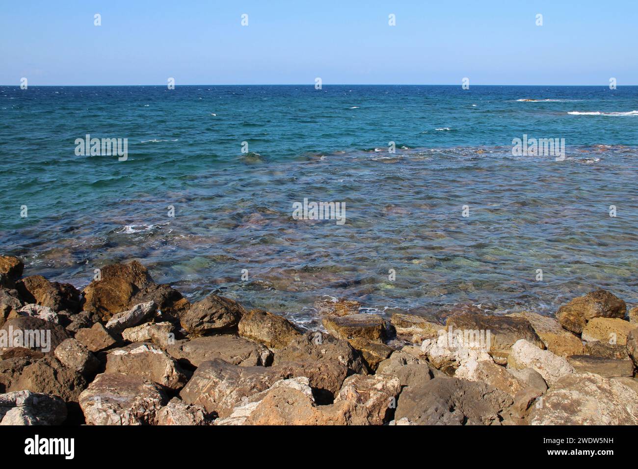 mar mediterraneo a chania a creta in grecia Foto Stock