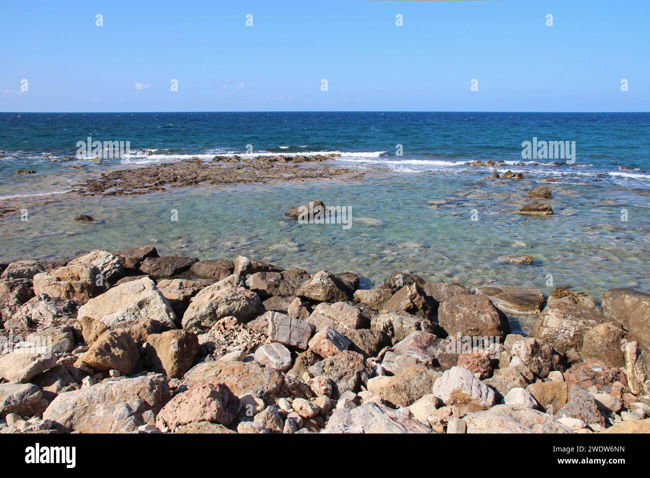 mar mediterraneo a chania a creta in grecia Foto Stock