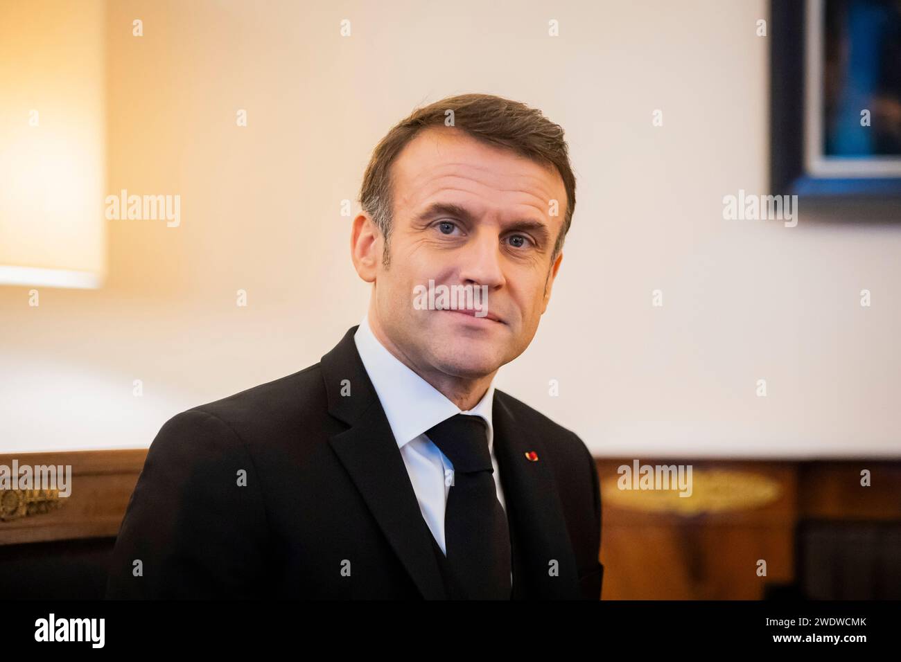 Berlino, Germania. 22 gennaio 2024. Emmanuel Macron, presidente della Francia, incontra il presidente federale Steinmeier al Bellevue Palace per un incontro individuale. Credito: Christoph Soeder/dpa Pool/dpa/Alamy Live News Foto Stock