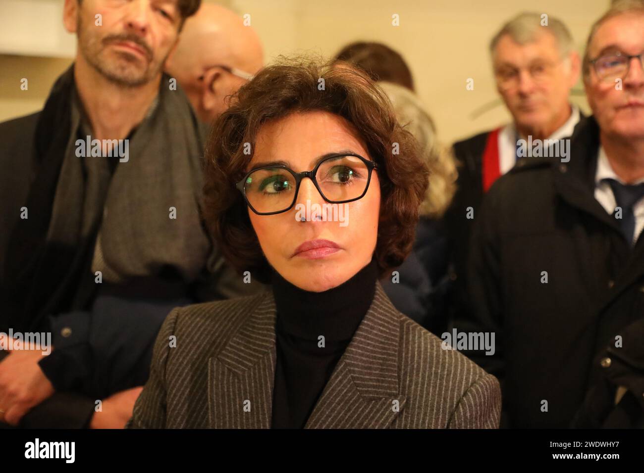 Nontron, Francia. 22 gennaio 2024. © PHOTOPQR/sud OUEST/Stéphane Klein/Sud Ouest ; Nontron ; 22/01/2024 ; visite de Rachida dati, ministre de la culture, à Nontron le 22 janvier 2024. Sito du projet 'Design des mondes ruraux' Rachida dati. Nonotron, Francia, 22 gennaio 2024 l'ex ministro Sarkozy Rachida dati ha nominato qui il nuovo ministro della cultura durante una visita nella Francia sud-occidentale credito: MAXPPP/Alamy Live News Foto Stock