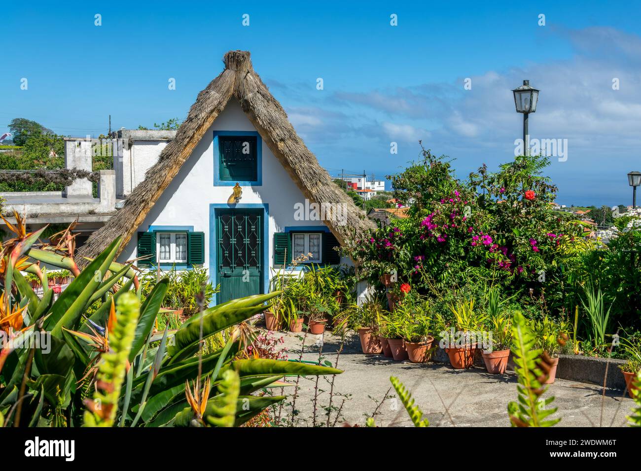 Tradizionale casa triangolare di madeira nell'isola di Madeira, Portogallo Foto Stock