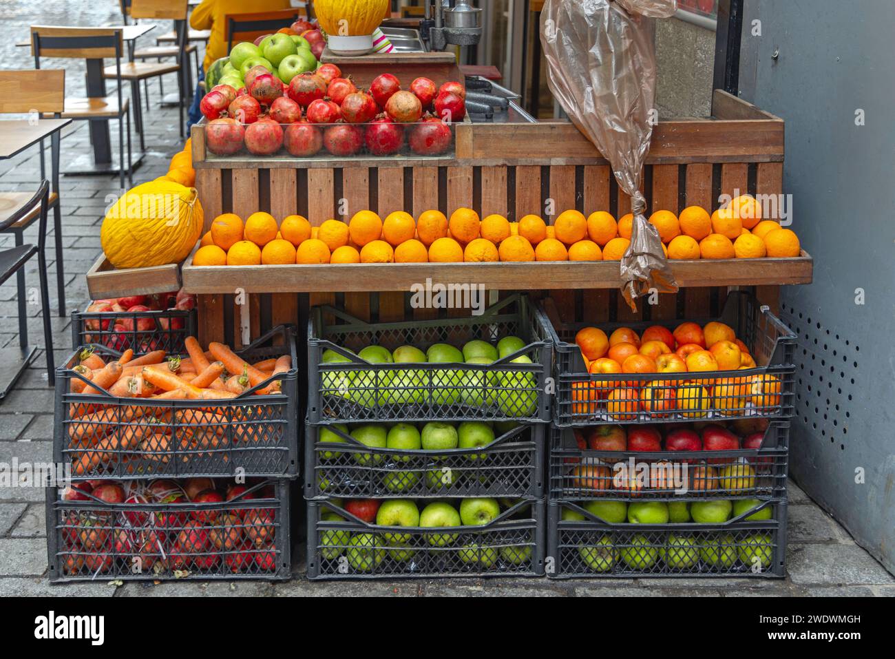 Frutta e verdura fresca presso Street Stand di Istanbul, Turchia Foto Stock