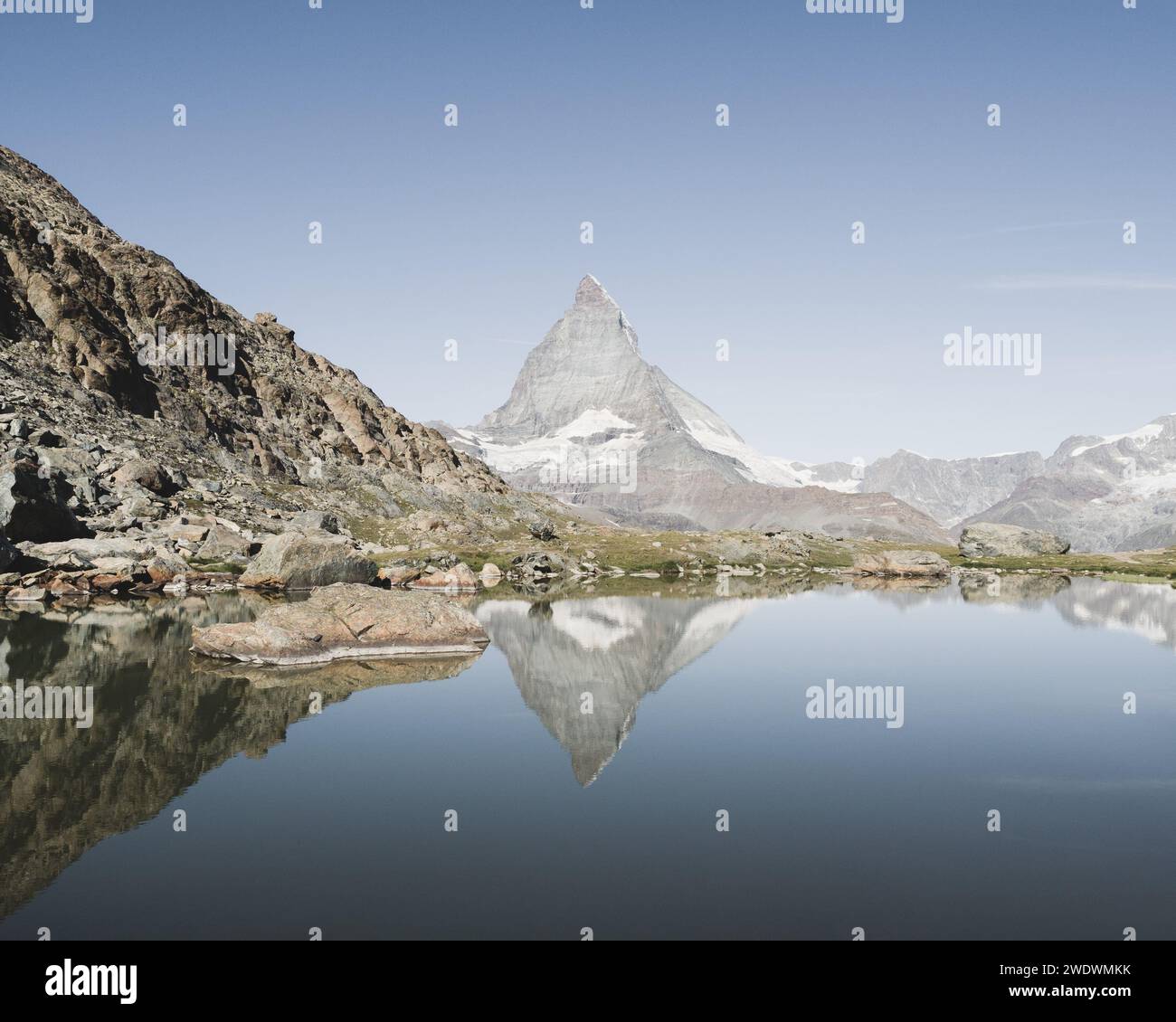 Riflesso del Cervino a Stellisee, Zermatt, Svizzera Foto Stock