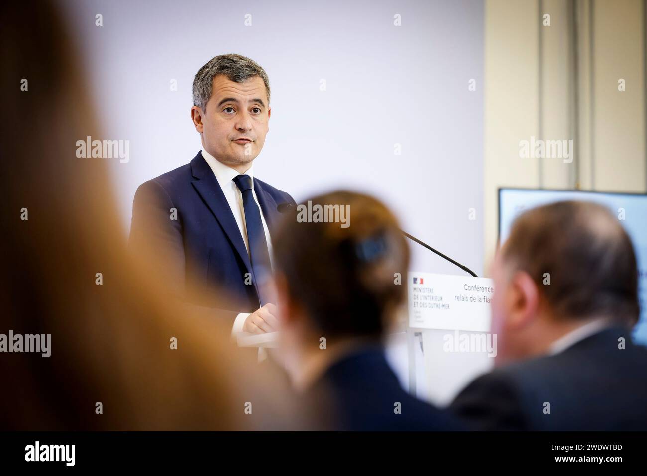 © THOMAS PADILLA/MAXPPP - 22/01/2024 ; PARIGI, FRANCIA ; CONFERENCE DE PRESSE DU MINISRE DE L'INTERIEUR ET DES OUTRE MER, GERALD DARMANIN SUR LA SECURISATION DU RELAIS DE LA FLAMME OLYMPIQUE ET PARALYMPIQUE, PLACE BEAUVAU. - CONFERENZA STAMPA SULLA SICUREZZA DELLA TORCIA OLIMPICA E PARALIMPICA PARIS 22 GENNAIO 2024 CREDITO: MAXPPP/ALAMY LIVE NEWS Foto Stock