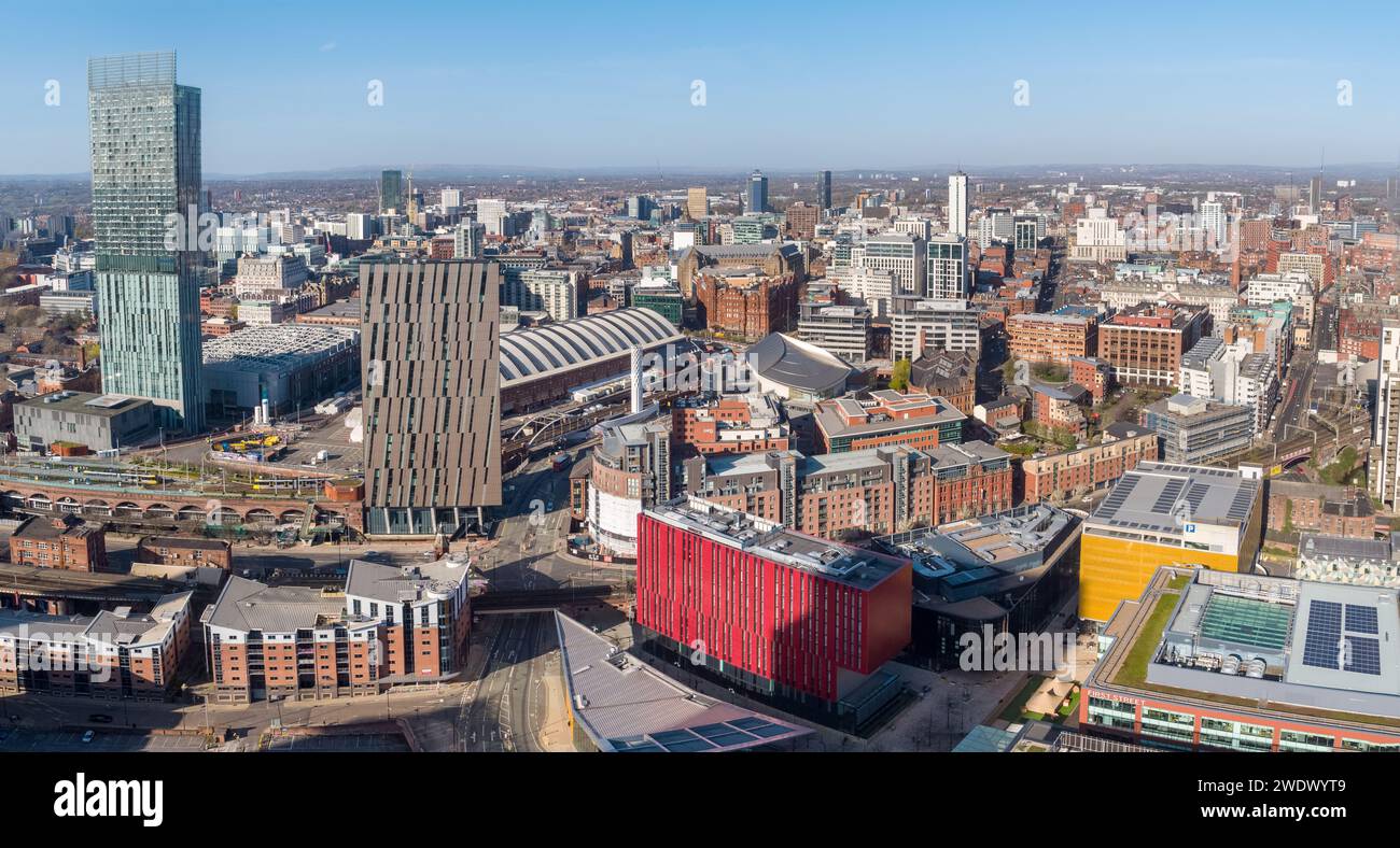 Fotografia aerea panoramica di First Street, AXIS, Beetham Tower, Manchester Central e il più ampio centro di Manchester, Regno Unito Foto Stock