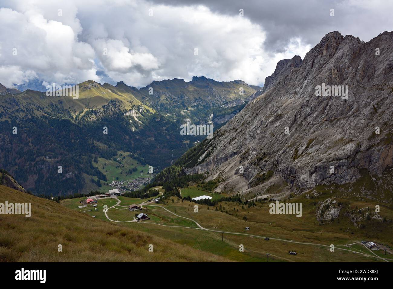 Escursioni nella catena montuosa del Catinaccio, Dolomiti Foto Stock