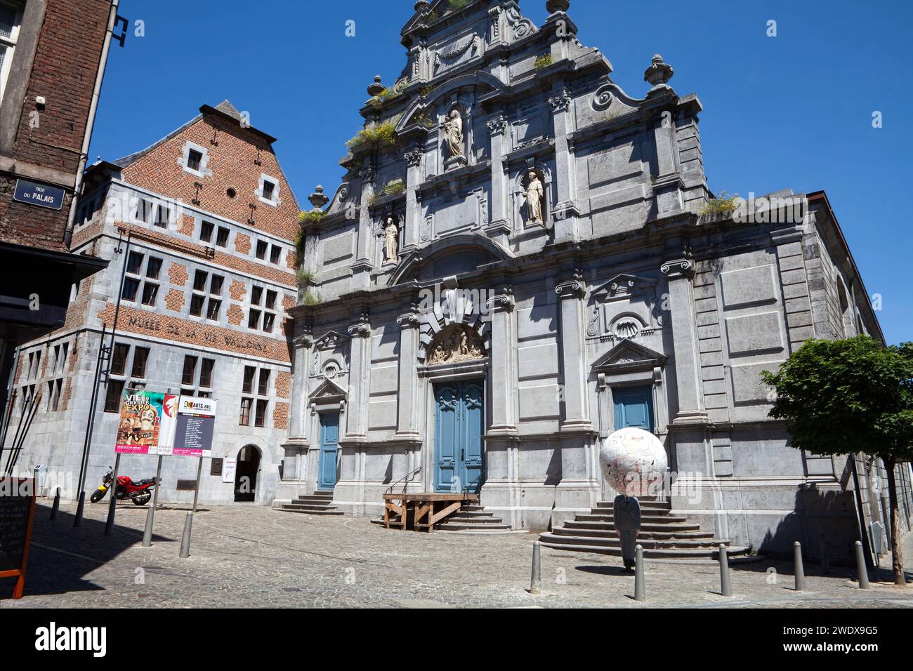 Musée de la vie Wallonne, Museum of Wallon Folklore, Eglise Saint-Antoine, Liegi, Belgio, Europa Foto Stock