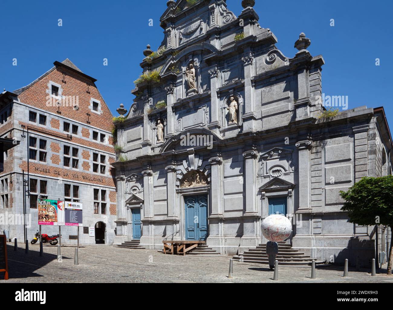 Musée de la vie Wallonne, Museum of Wallon Folklore, Eglise Saint-Antoine, Liegi, Belgio, Europa Foto Stock