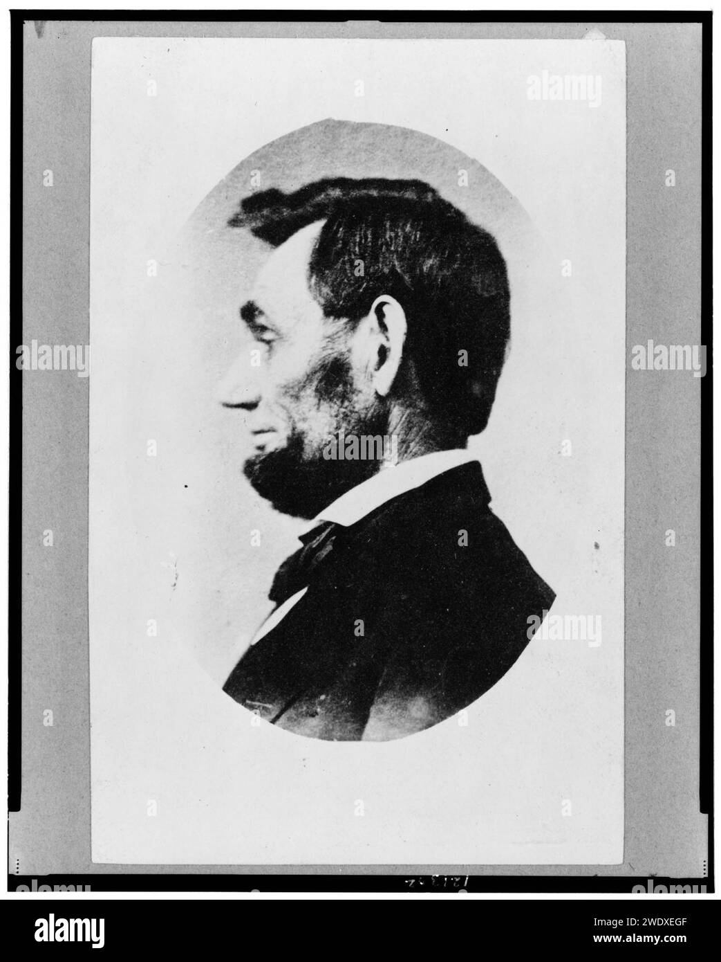 Abraham Lincoln, testa e spalle, ritratto di profilo rivolto a sinistra; tagliate da una visualizzazione ingrandita Foto Stock