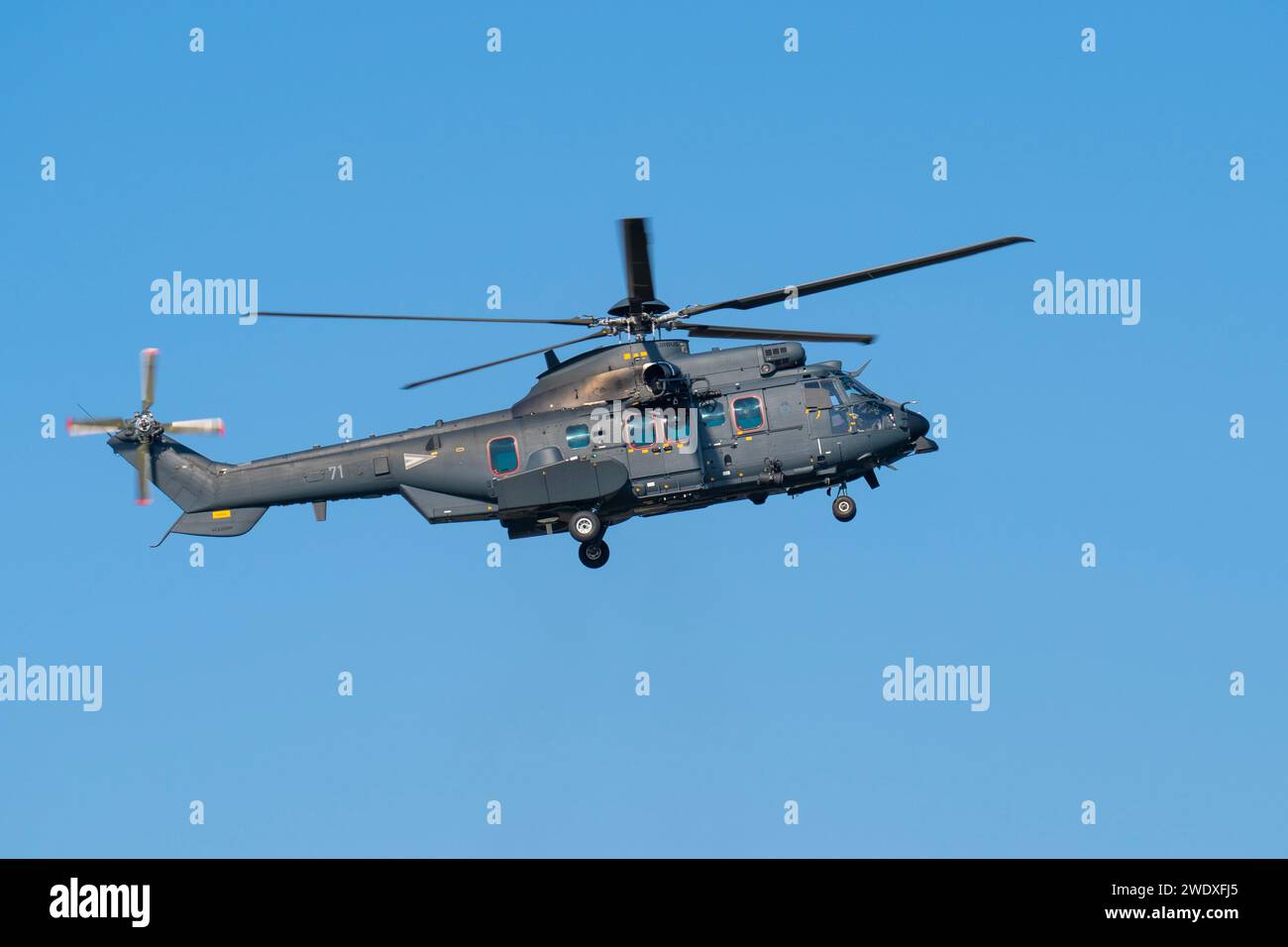 L'elicottero militare Airbus H225M dell'Aeronautica militare ungherese vola sopra Budapest alla celebrazione dello stato ungherese del 20.08.2023 Budapest, Ungheria Foto Stock