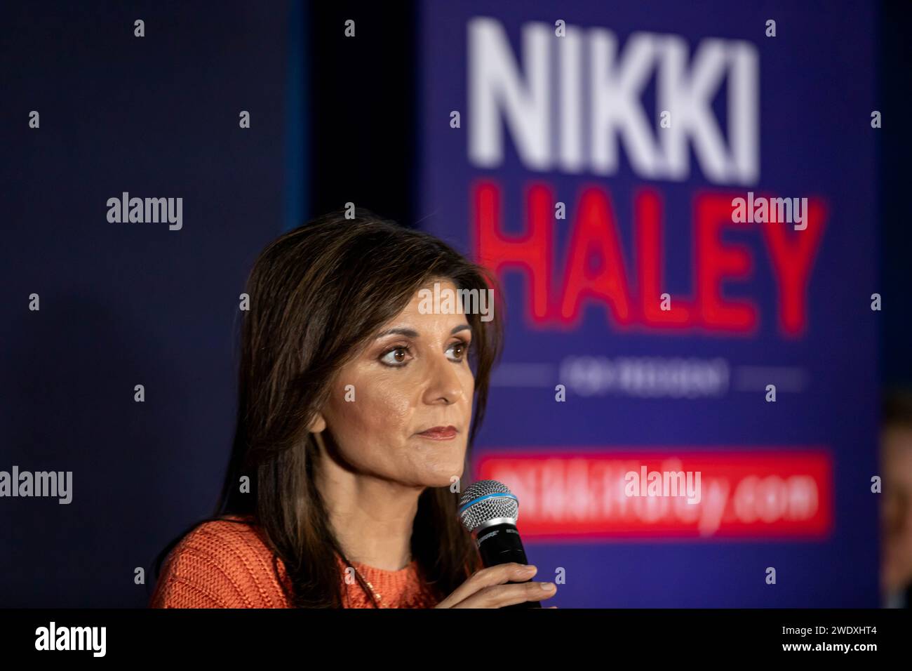 FRANKLIN, NEW HAMPSHIRE - 22 GENNAIO: Candidato presidenziale repubblicano, l'ex ambasciatore delle Nazioni Unite Nikki Haley parla ad un evento della campagna elettorale al Franklin VFW il 22 gennaio 2024, a Franklin, New Hampshire. Con il governatore della Florida Ron DeSantis che ha abbandonato la corsa presidenziale, Haley è l'unico candidato GOP rimasto a sfidare l'ex presidente degli Stati Uniti Donald Trump, che ha ricevuto oltre il 50% del voto caucus dell'Iowa, (foto di Michael Nigro) credito: SIPA USA/Alamy Live News Foto Stock