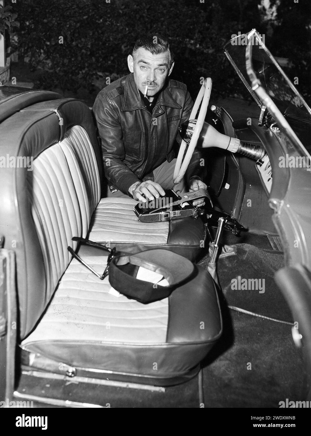 Clark Gable e la sua auto (MGM, fine anni '1940-inizio anni '1950) Foto Stock