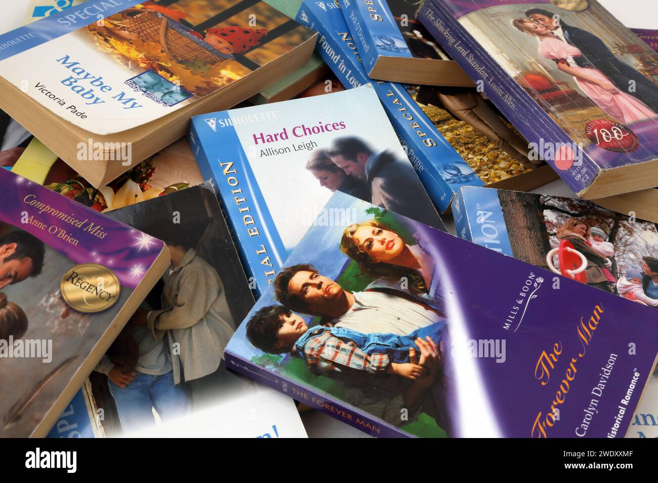 Una collezione di romanzi silhouette e Mills e Boon Romance Foto Stock