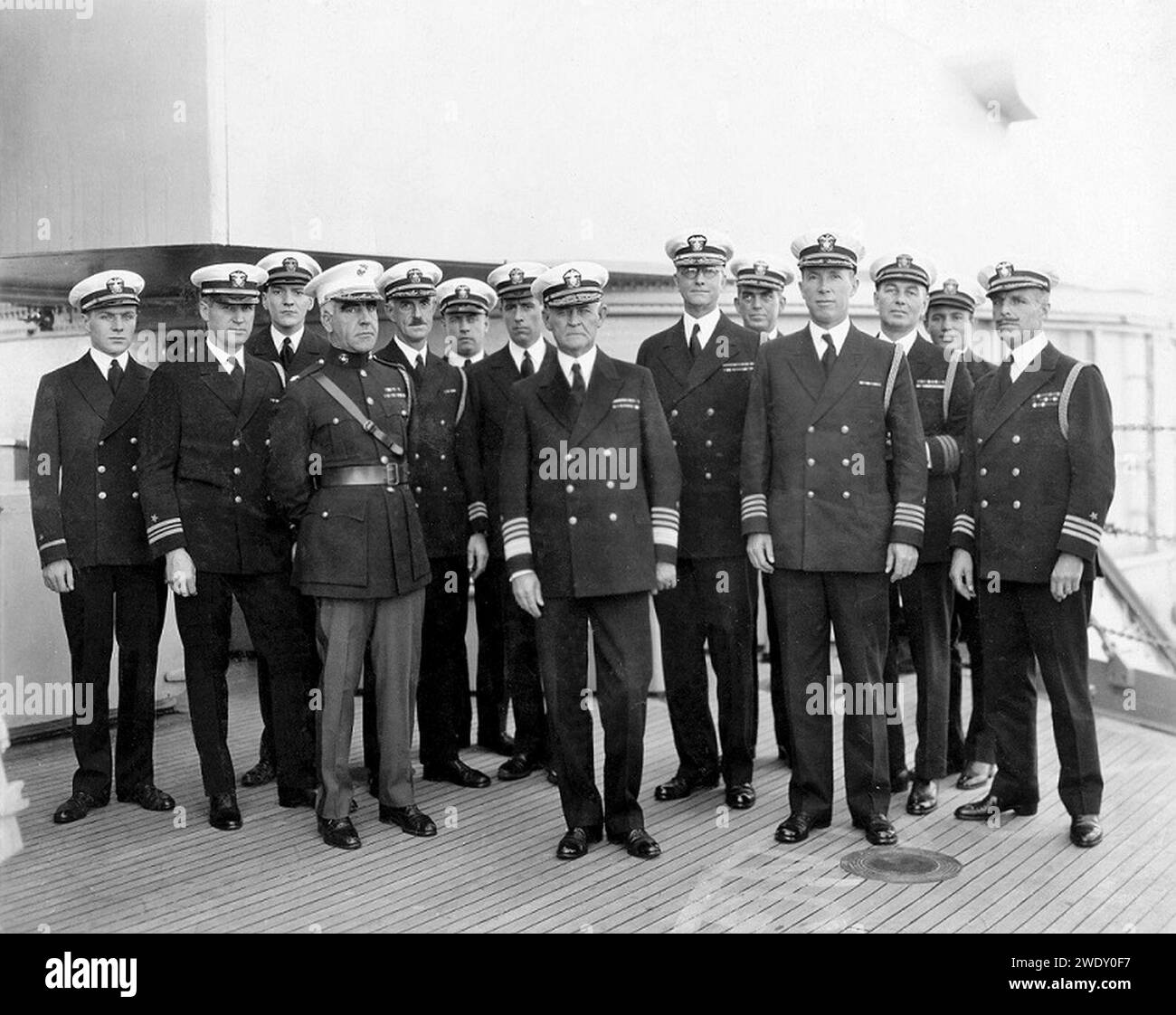 L'ammiraglio Henry A. Wiley e il suo segretario di bandiera, CDR. Hugo W. Koehler a bordo della USS Texas nel 1928. Foto Stock