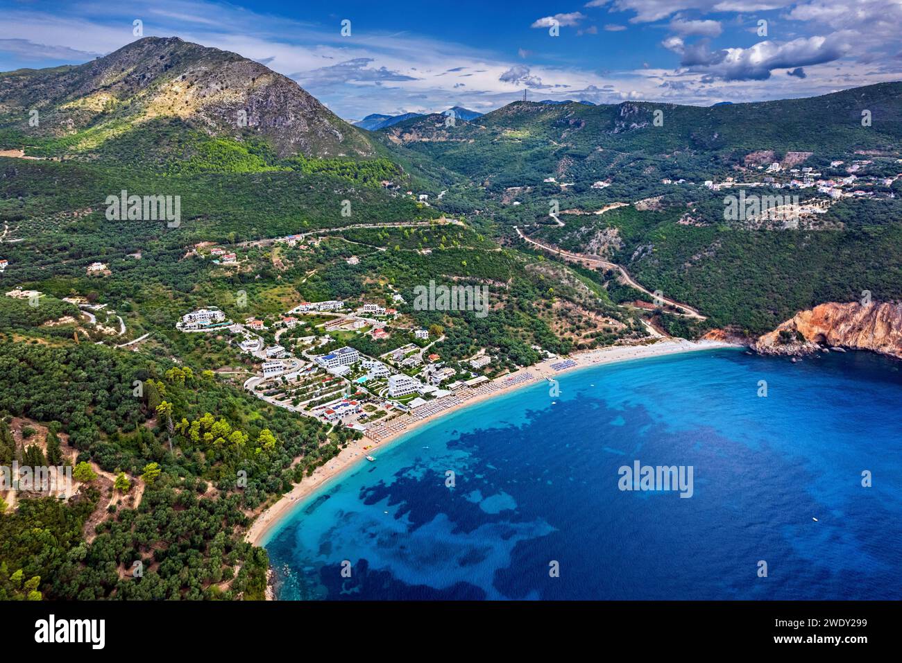 Spiaggia di Lichnos (o 'Lychnos'), vicino alla città di Parga, Preveza, Epiro, Grecia. Foto Stock