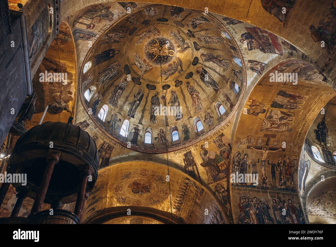 Cupola a mosaico della chiesa di San Cattedrale di Mark Foto Stock