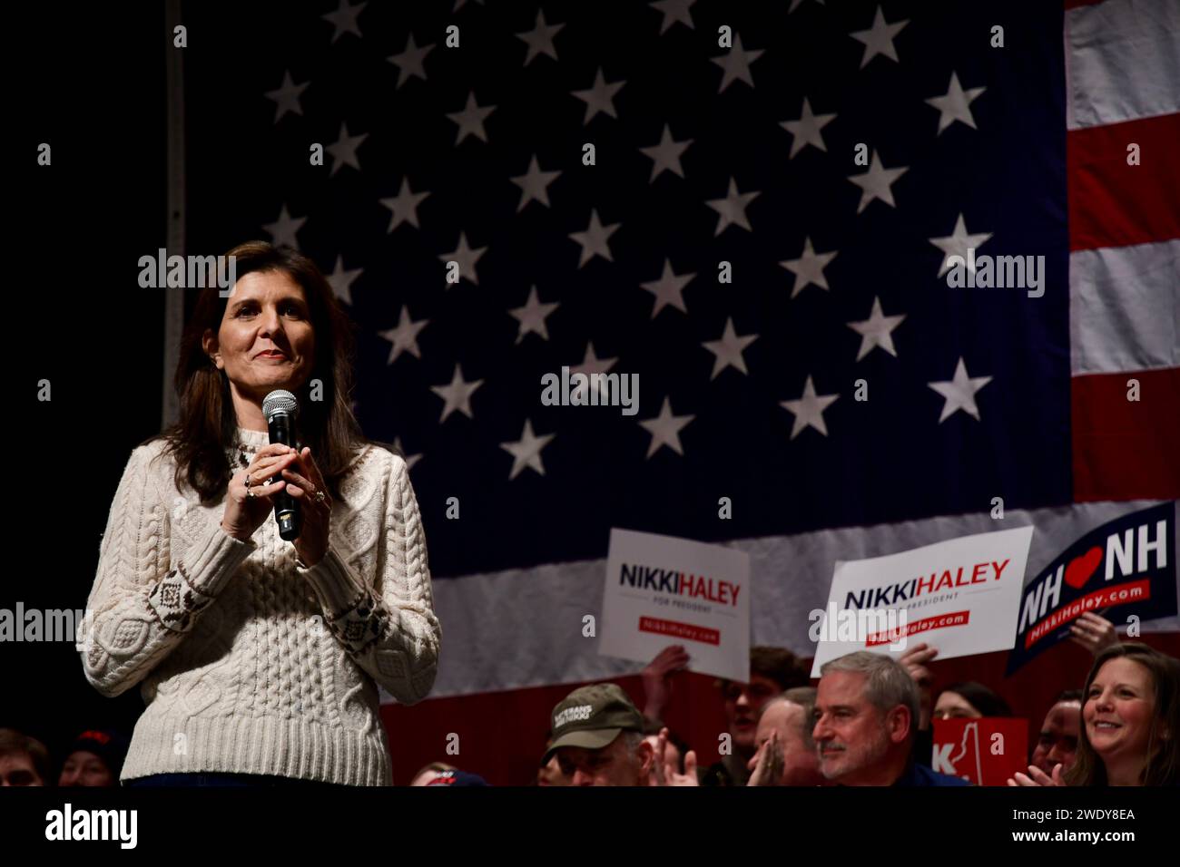 L'ex ambasciatore delle Nazioni Unite Nikki Haley parla ad una manifestazione elettorale a Exeter, N.H., USA, il 21 gennaio 2024. Foto Stock