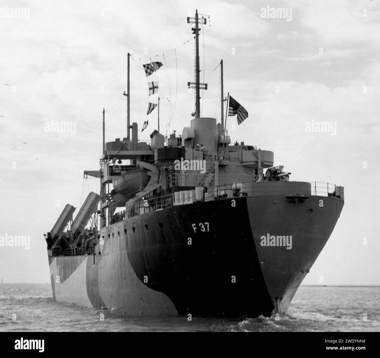 Vista a poppa della USS Malabar (AF-37) in corso al largo del Texas (USA), circa all'inizio del 1945 (BS 79120). Foto Stock