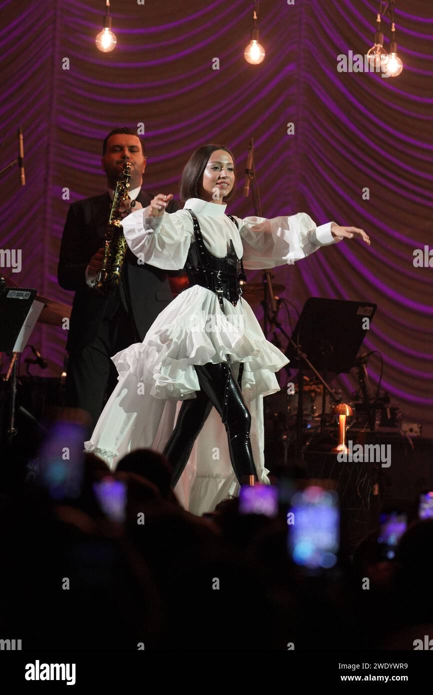ISTANBUL, TURKIYE - 12 MAGGIO 2023: Concerto del cantante turco Zeynep Bastik a Istanbul Foto Stock