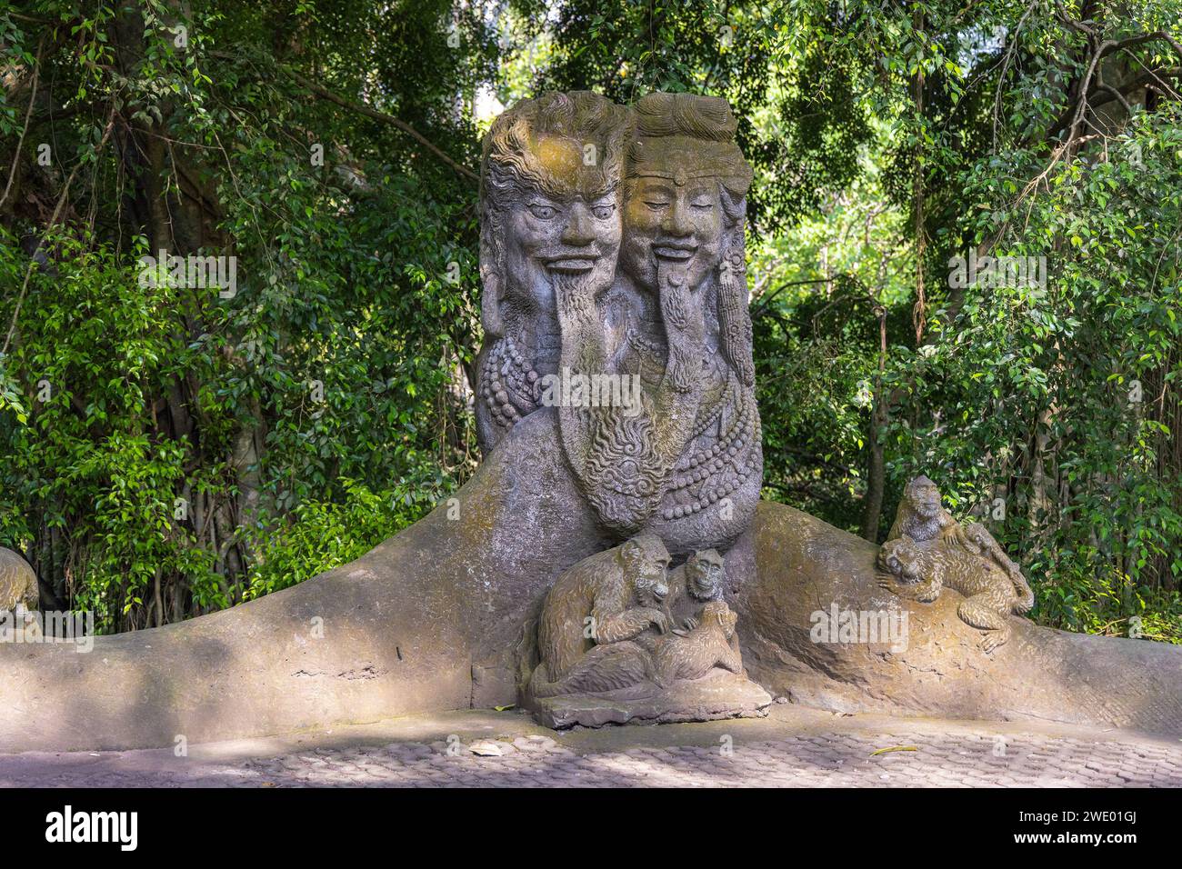 Statue nella foresta delle scimmie di Ubud, Bali Foto Stock