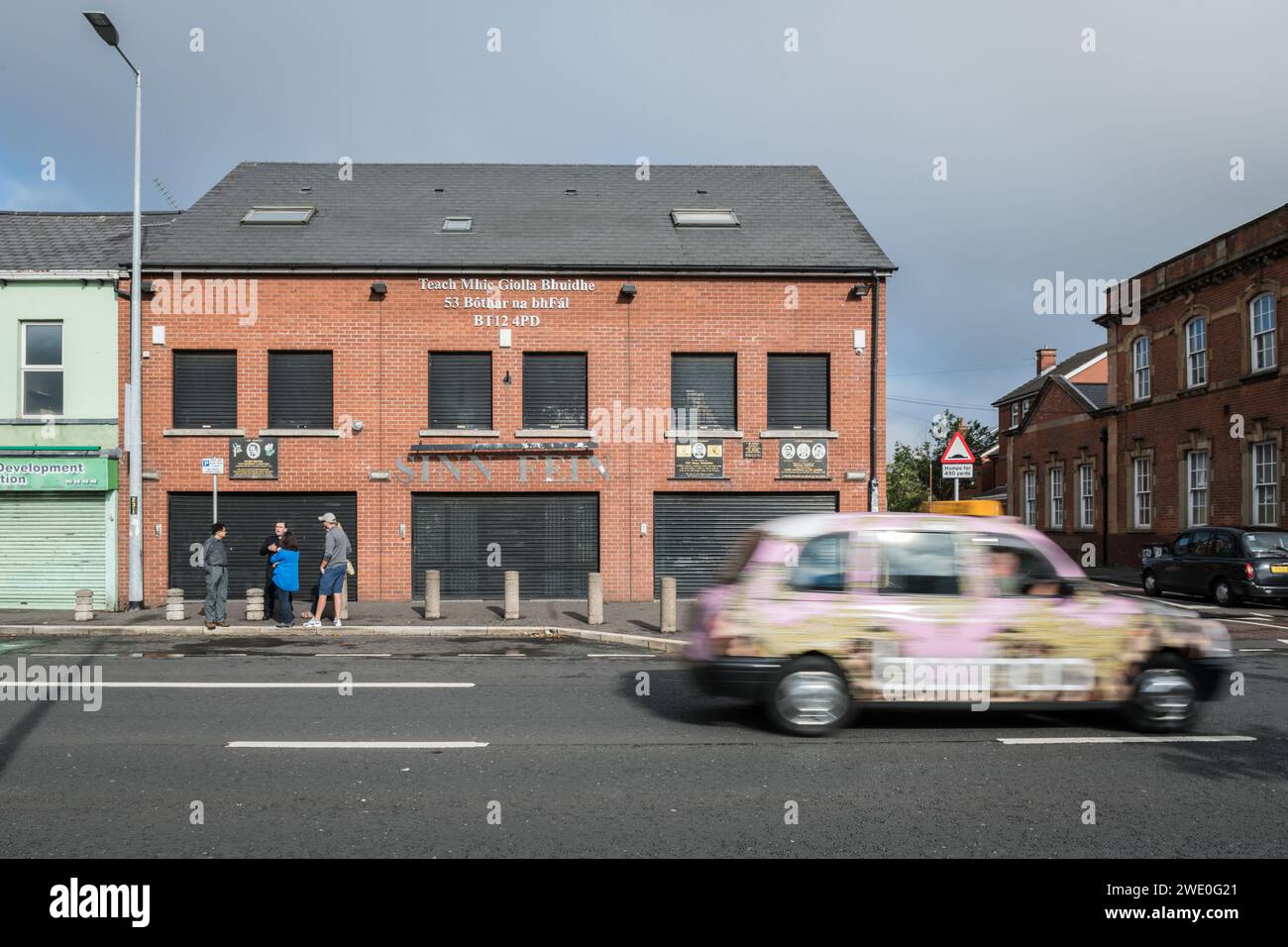 Sede del partito politico nazionalista irlandese Sinn Fein nella città di Belfast, Irlanda del Nord. Foto Stock