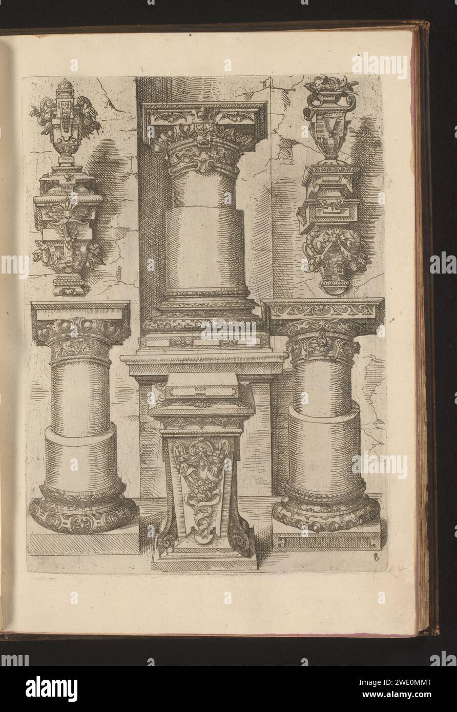 Tre capitelli dorici e seminterrati, una stalla di Pieth dorica e due console doriche e Gerins, Wendel Dietterlin (i), 1593 - 1595 numerati: 8. La stampa fa parte di un libro. Strasburgo (Francia) carta incisione ordine dorico  architettura. colonna, colonna  architettura. capitale ( colonna, colonna). base ( colonna, colonna). Altri dettagli architettonici (CONSOLE) Foto Stock