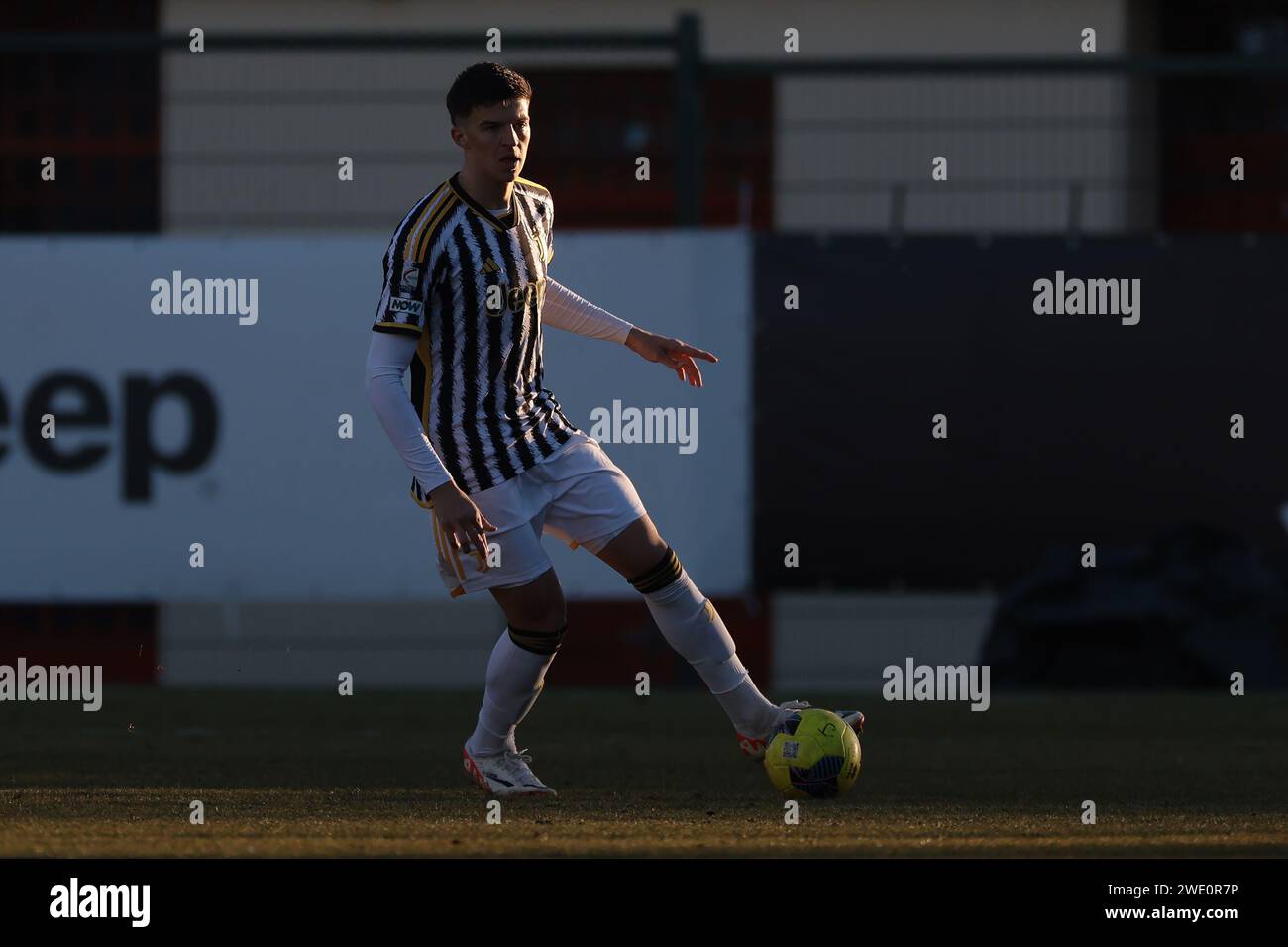 Vinovo, Italia. 20 gennaio 2024. Tarik Muharemovic della Juventus durante la partita di serie C al Juventus Center di Vinovo. Il credito fotografico dovrebbe leggere: Jonathan Moscrop/Sportimage Credit: Sportimage Ltd/Alamy Live News Foto Stock