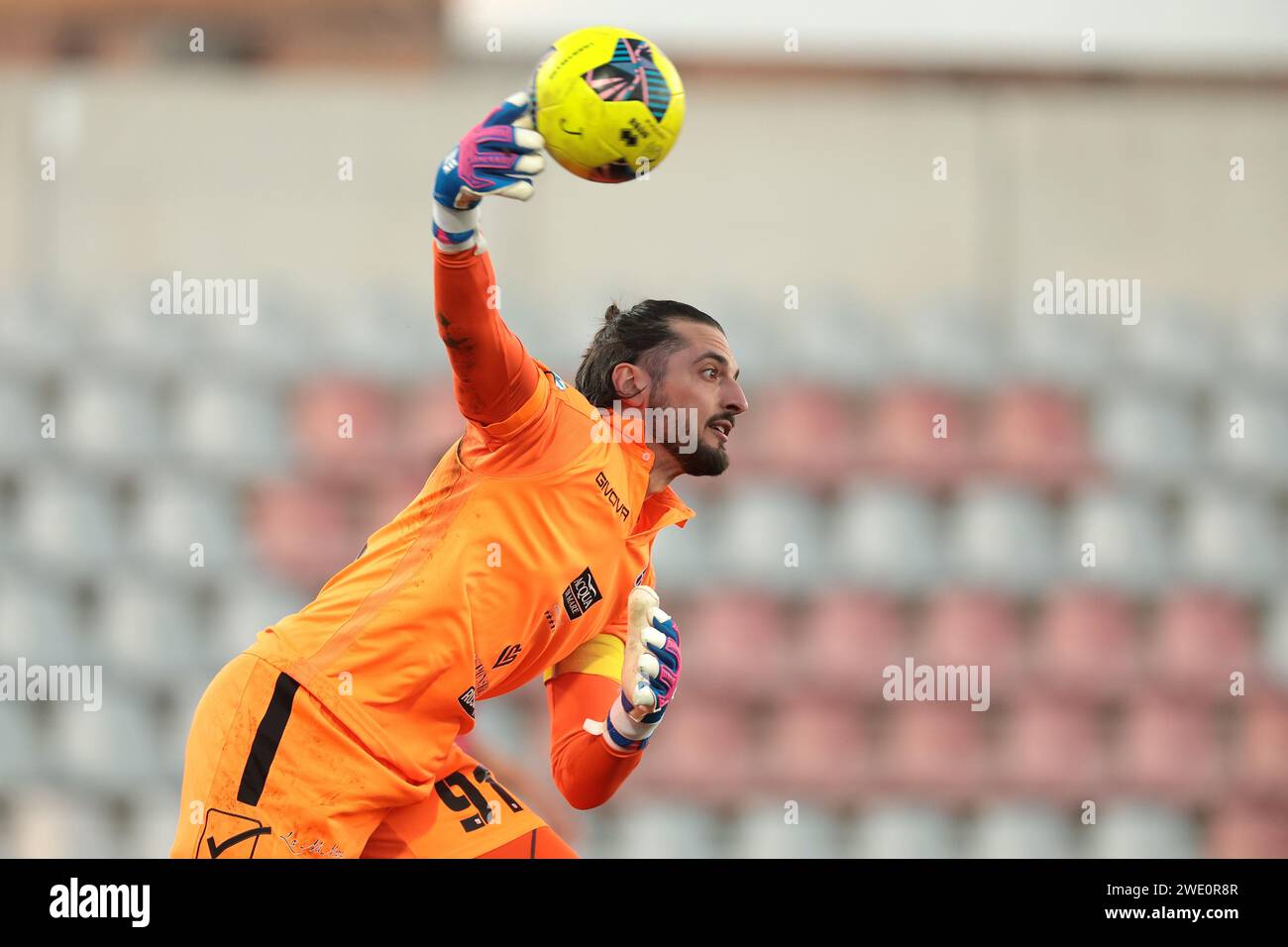 Vinovo, Italia. 20 gennaio 2024. Simone Colombi del Rimini FC durante la partita di serie C alla Juventus Center di Vinovo. Il credito fotografico dovrebbe leggere: Jonathan Moscrop/Sportimage Credit: Sportimage Ltd/Alamy Live News Foto Stock