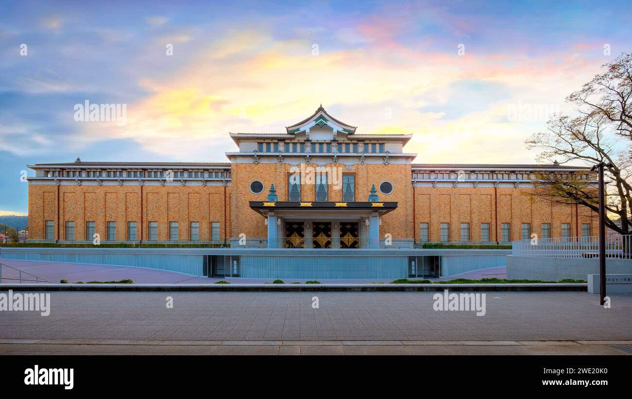 Kyoto, Giappone - 2 aprile 2023: Il Museo d'arte KYOCERA DI Kyoto è uno dei più antichi musei d'arte del Giappone, aperto nel 1928 come commemorazione dell'imperatore Foto Stock