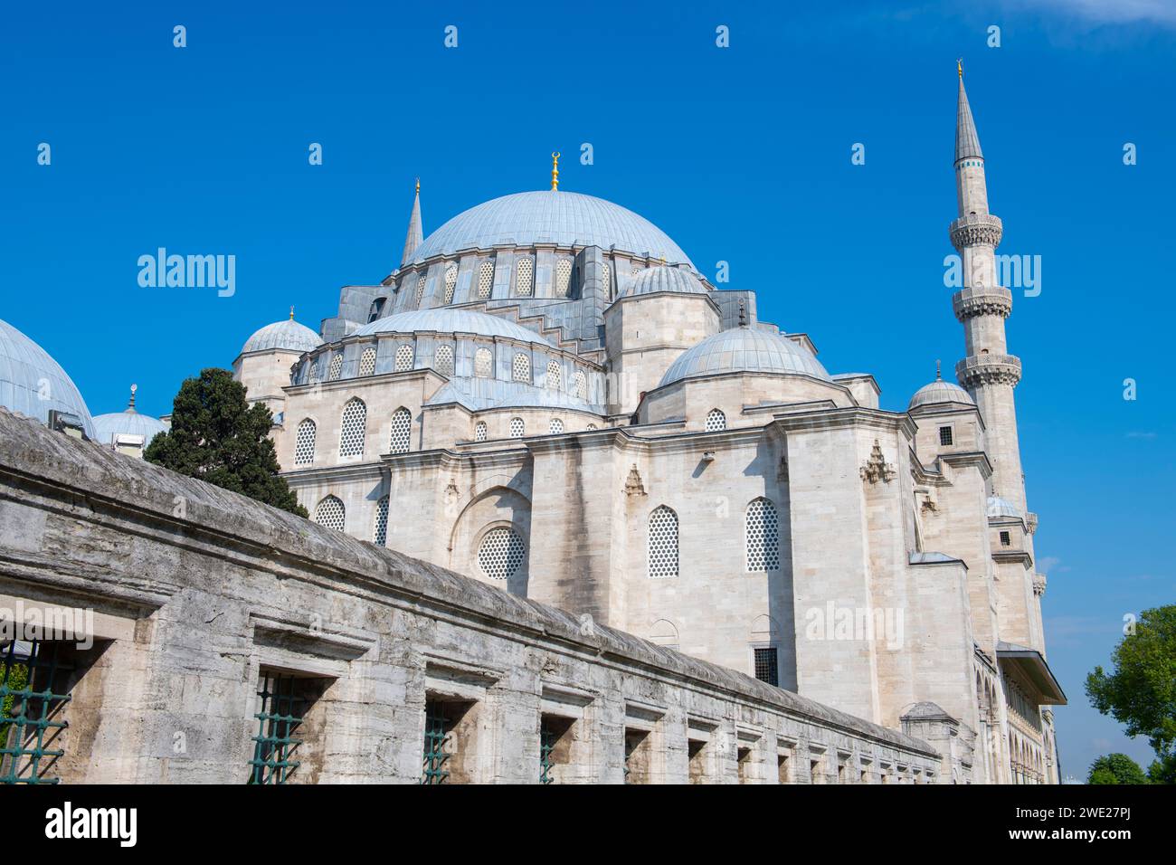 La Moschea Suleymaniye Camii è una moschea imperiale ottomana nel quartiere di Fatih nella storica Istanbul, Turchia. Le aree storiche di Istanbul sono un Unesco World He Foto Stock