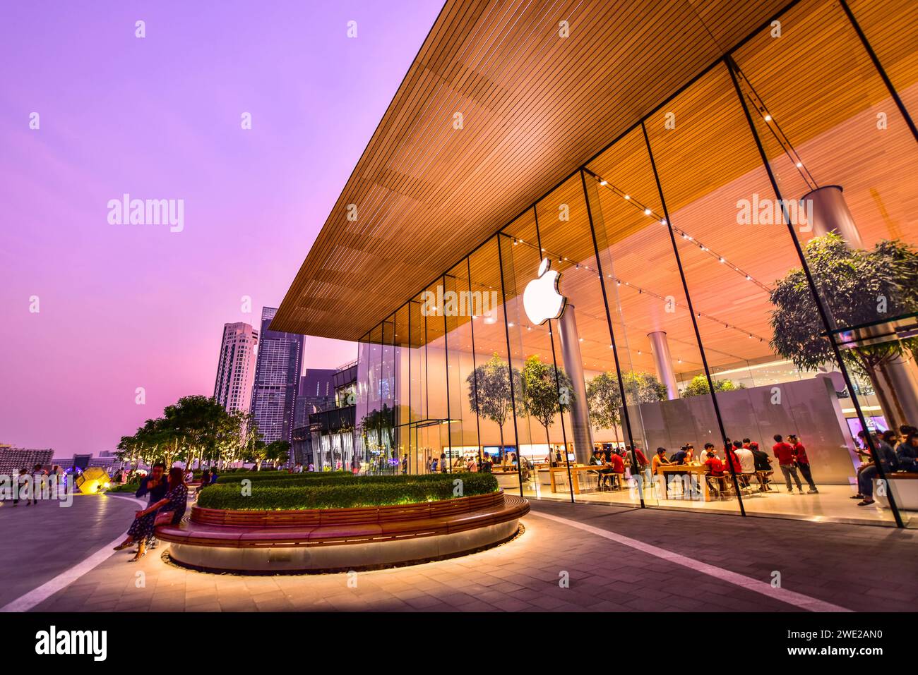 Bangkok, Thailandia - 25 agosto 2019: Vista di fronte al negozio Apple Store all'iconsiam, il nuovo centro commerciale a Bangkok, Thailandia Foto Stock