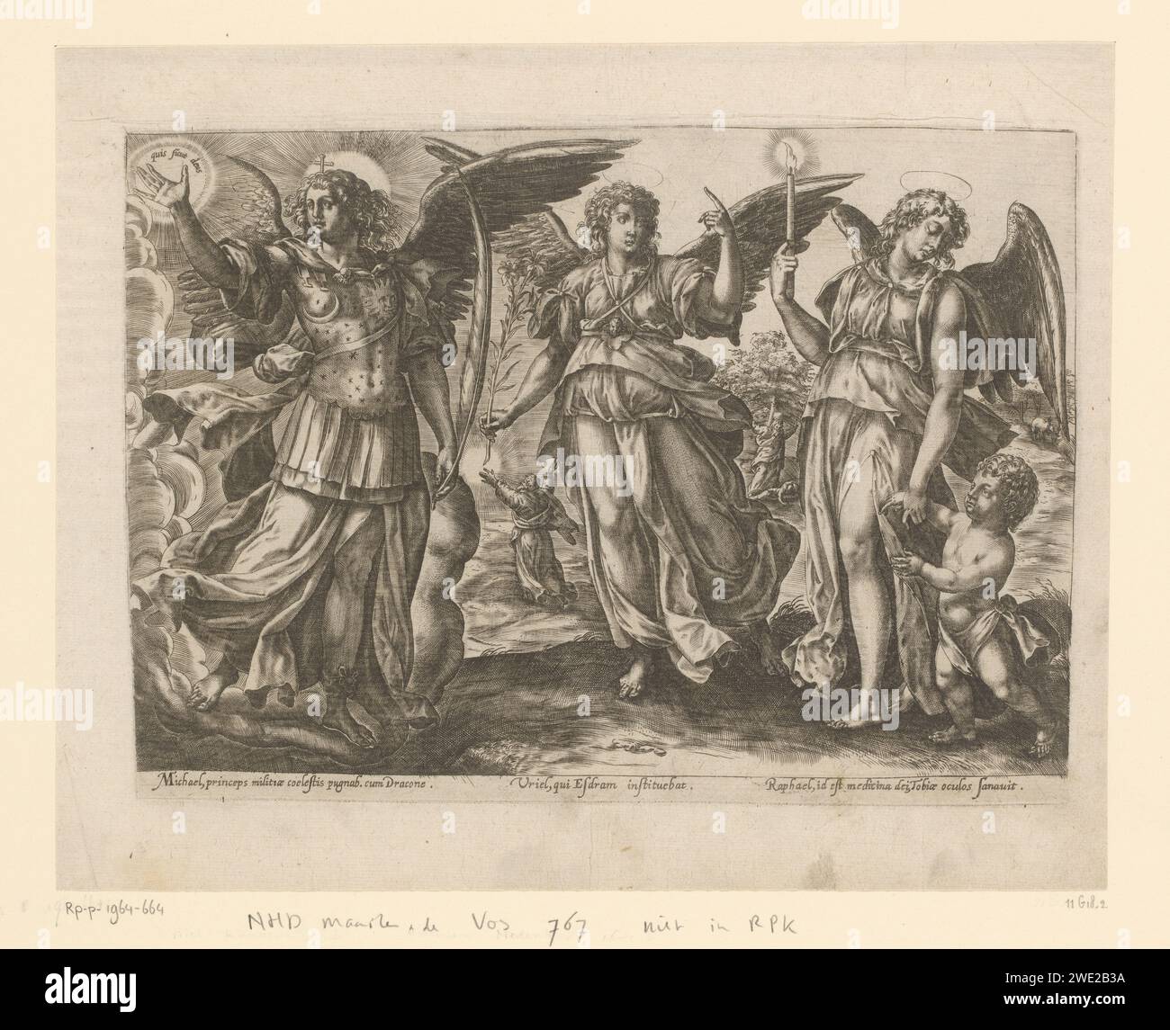 Michaël, Uriel e Rafaël con Tobias da bambino, Anonimo, dopo Maerten de Vos, 1583 - 1585 gruppo di incisioni su carta stampata di tre arcangeli canonici: Michael, Gabriel e Raphael. divisione di luce e oscurità. Creazione dell'uomo; il Giardino dell'Eden (Genesi 1:26 - 2). Tobias e l'angelo Raffaello viaggiano, accompagnati dal cane di Tobias (+ variante) Foto Stock