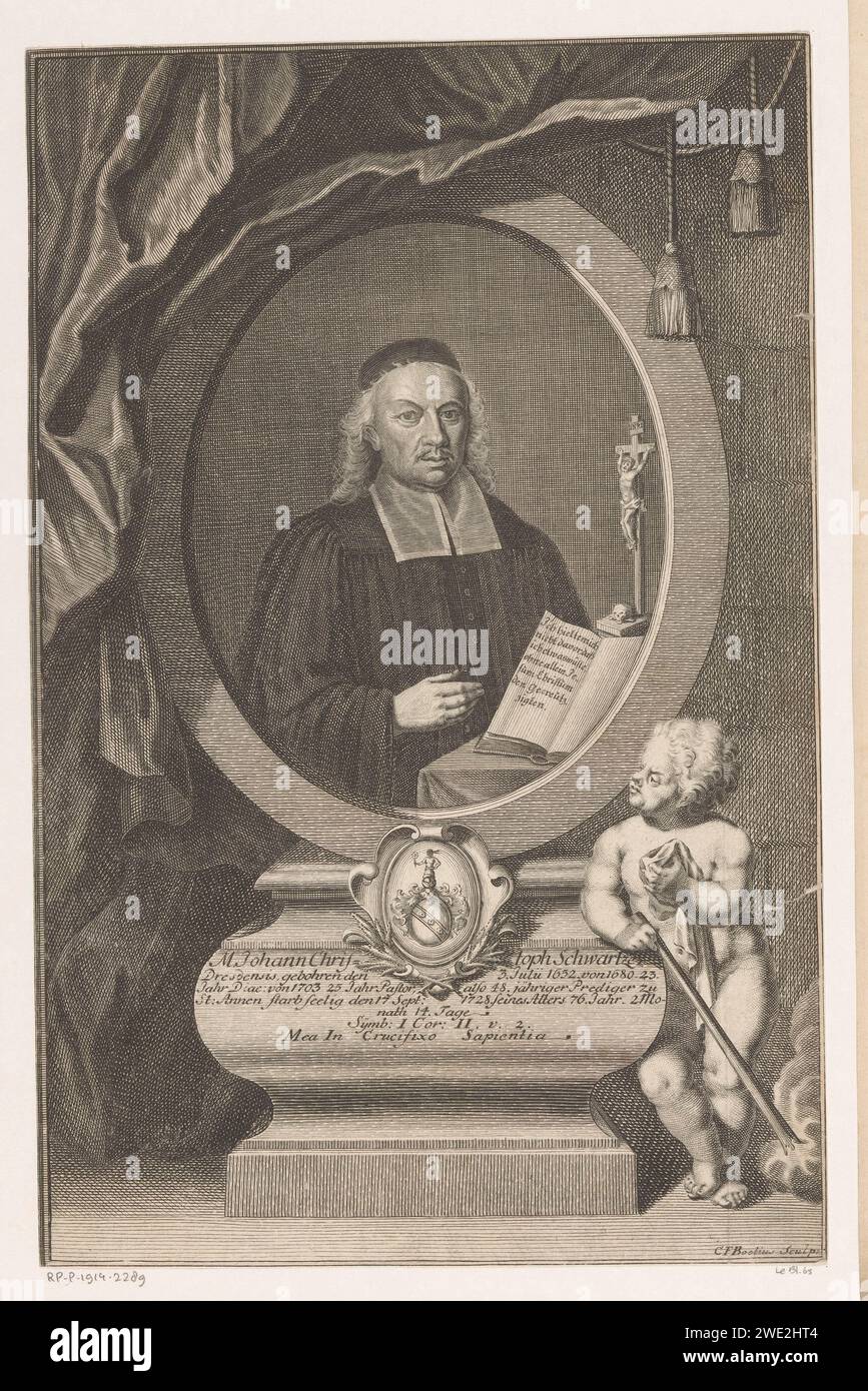 Ritratto van Johann Christoph Schwartze, Christian Friedrich Boëtius, 1728 - 1782 stampa Germania carta incisione persone storiche. cuscinetto araldico. Libro - MM - libro aperto. crocifisso  devozione personale. Torcia - BB - torcia tenuta al contrario Foto Stock