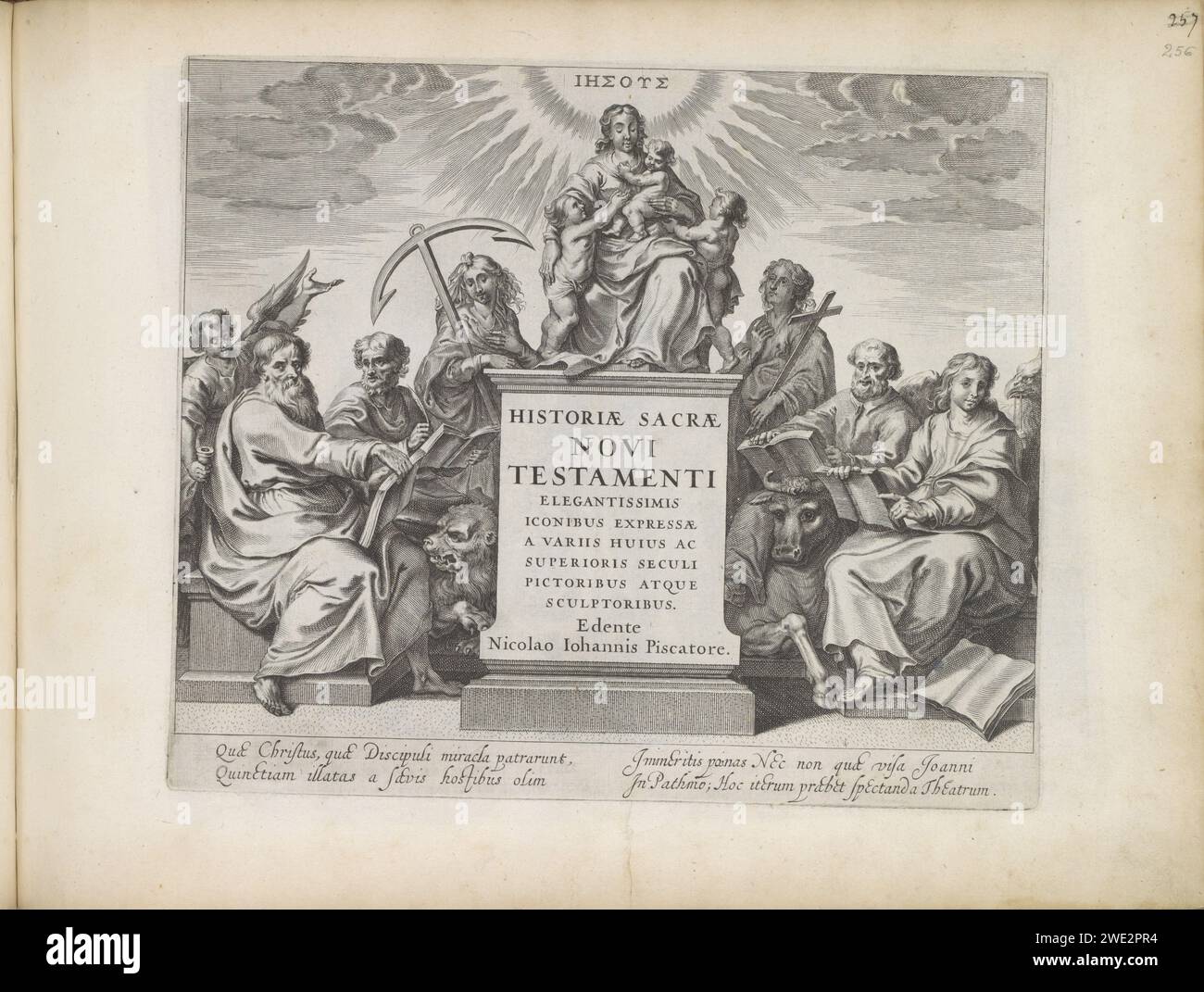 Faith, Hope and Love and the Four Evangelists, 1643 stampa del titolo del nuovo Testamento in Theatrum Biblicum con il titolo su un monumento. Intorno al monumento le personificazioni delle tre virtù divine: Centralmente l'amore (caritas) fiancheggiato dalla speranza con ancora e fede con croce. A sinistra e a destra i quattro evangelisti con i loro attributi. Da sinistra a destra: Matteo, Marcus, Lucas e Johannes. Sopra la testa dell'amore una corona di jet con il nome di Cristo in greco. Sotto la mostra un testo in latino. Questa stampa fa parte di un album. Carta di Amsterdam Engraving Charity, "Caritas"; "CaritÃ" (Ri Foto Stock